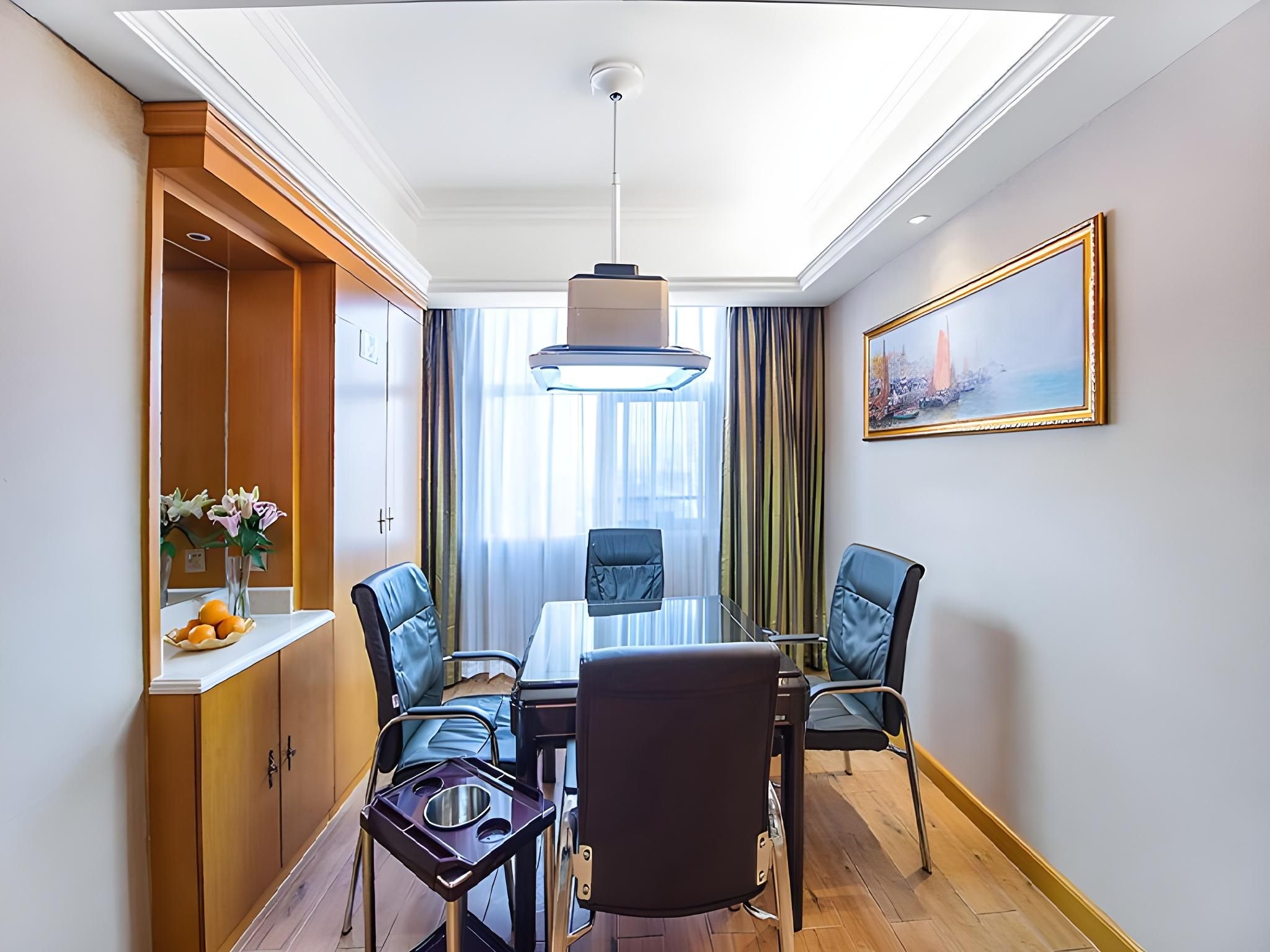 Vienna - Functional Chess Suite Room