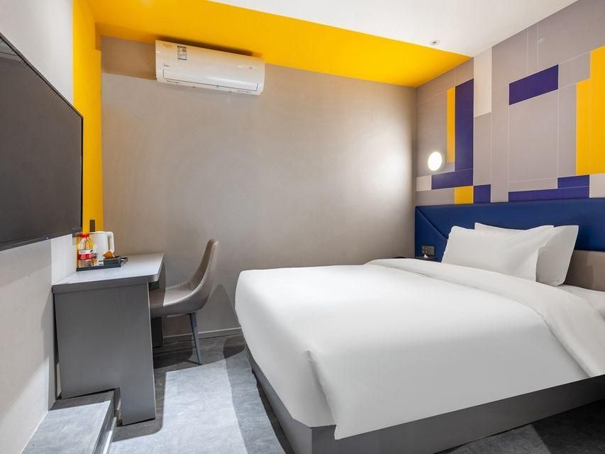 Economy Room