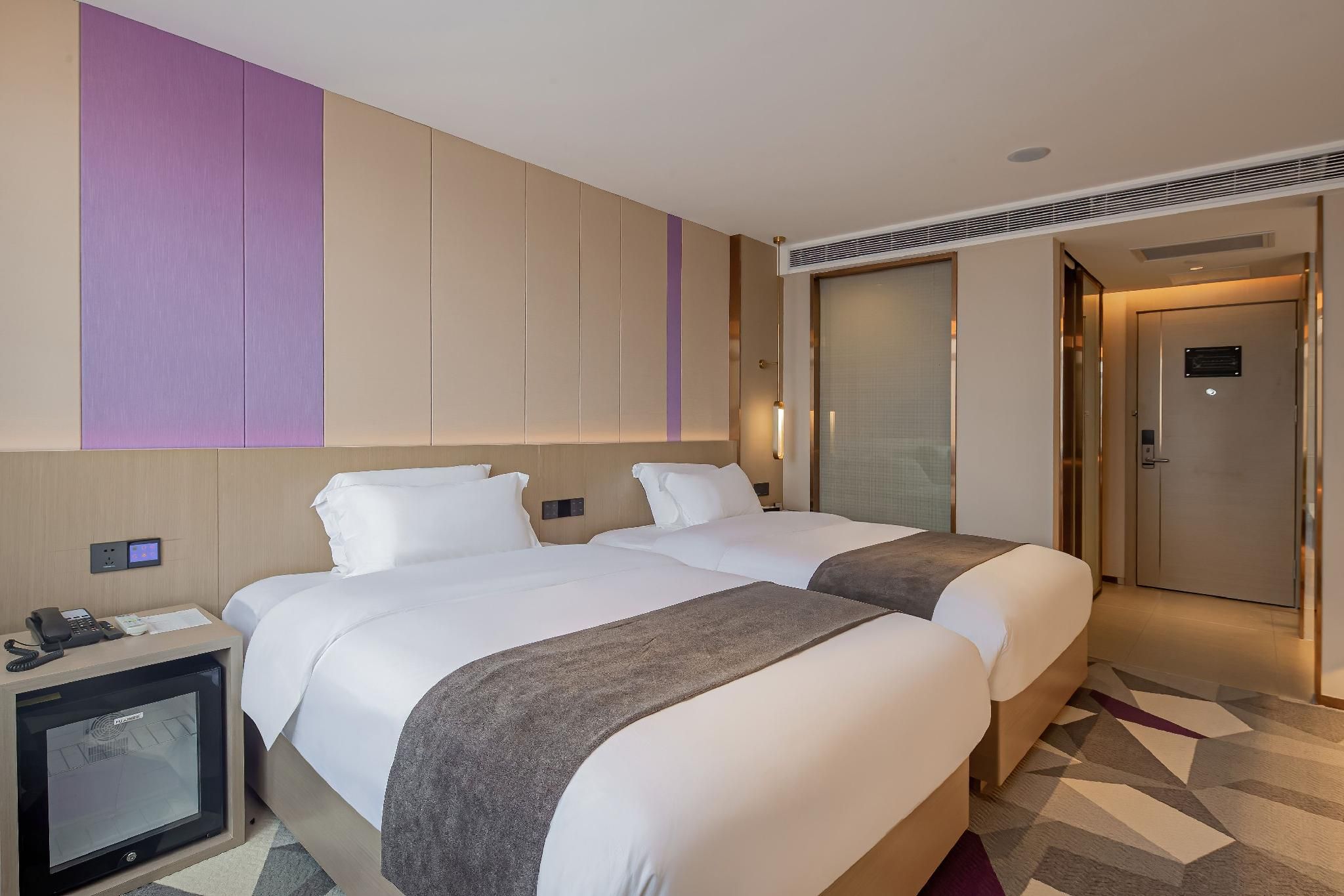 WH - Deluxe Room Twin