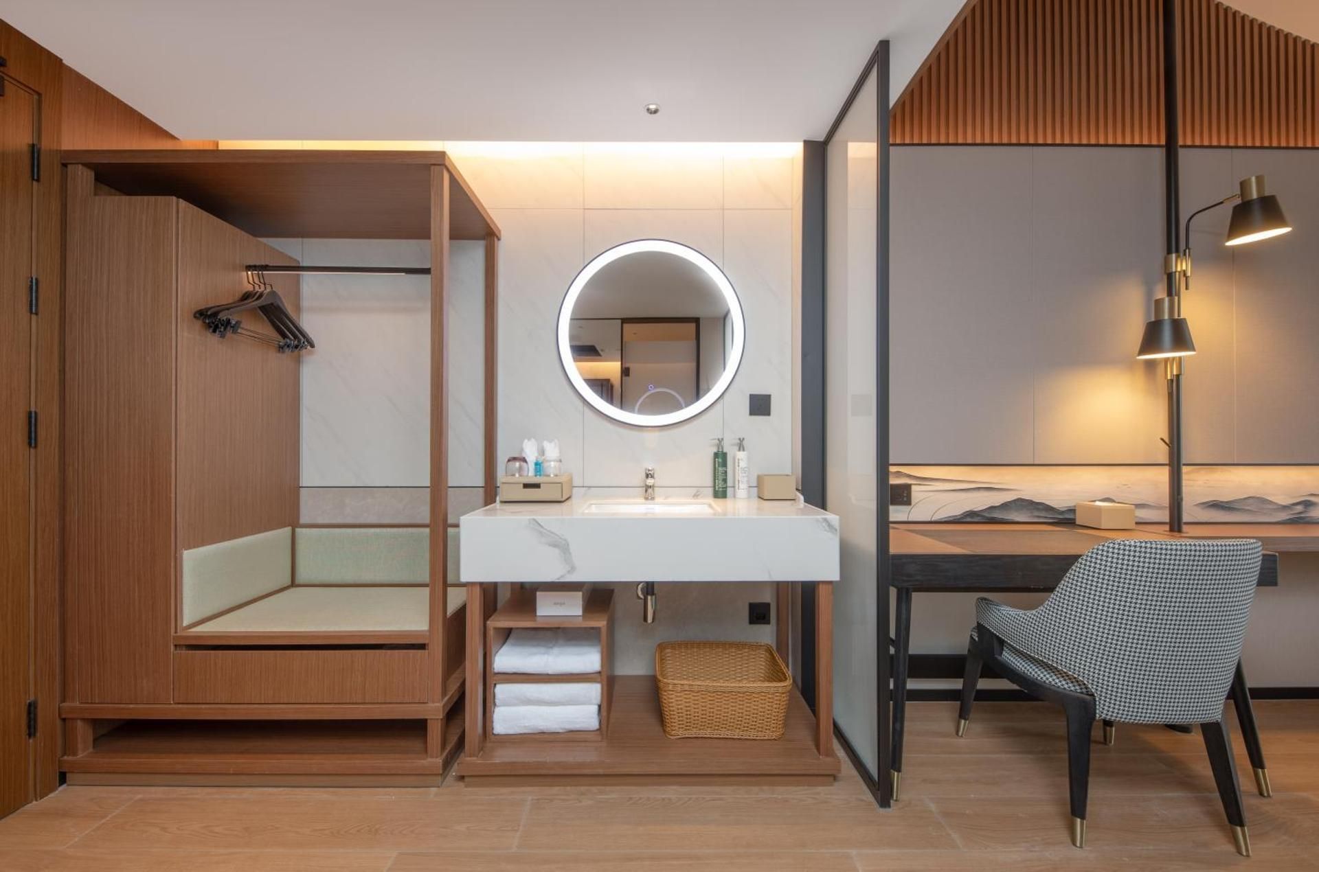 Hilton Garden Inn Zhangjiajie Wulingyuan KING DELUXE ROOM HIGH FLOOR 3