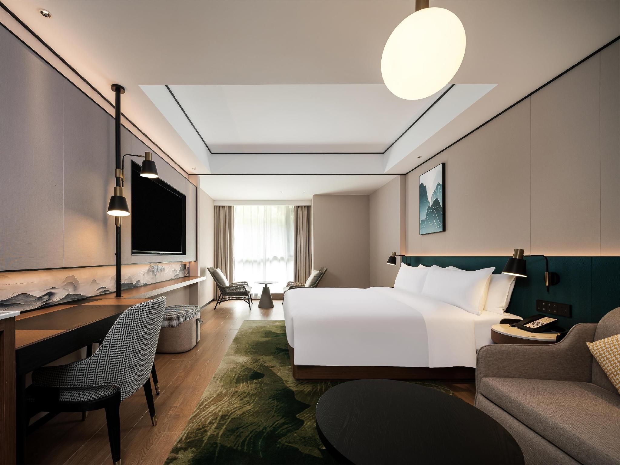 Hilton Garden Inn Zhangjiajie Wulingyuan King Deluxe Room