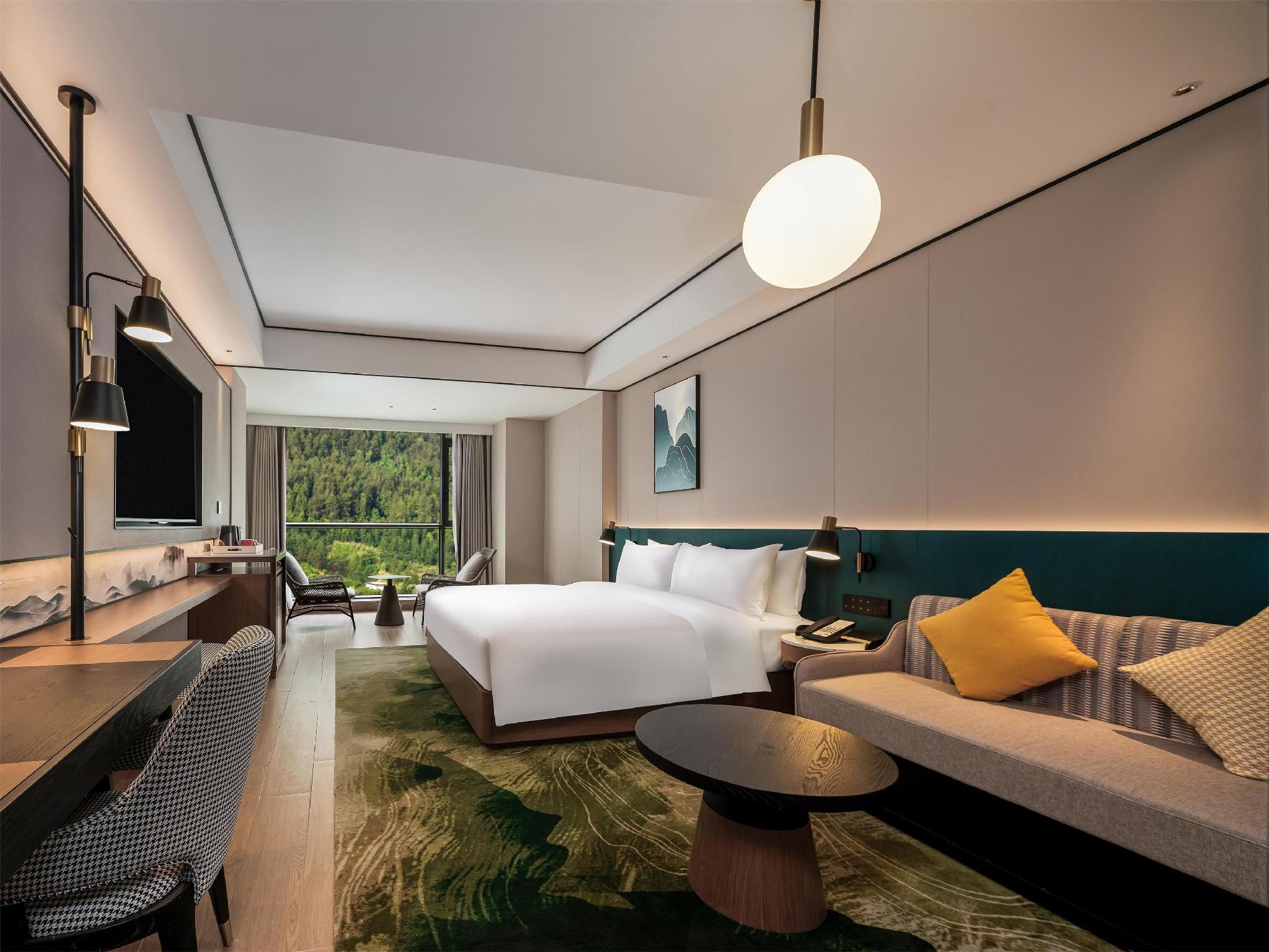 Hilton Garden Inn Zhangjiajie Wulingyuan King Deluxe Room 2