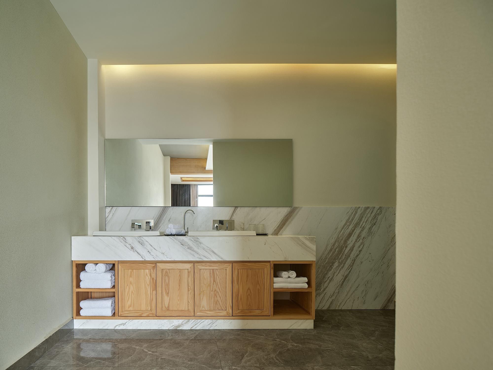 Mountain View Queen Room