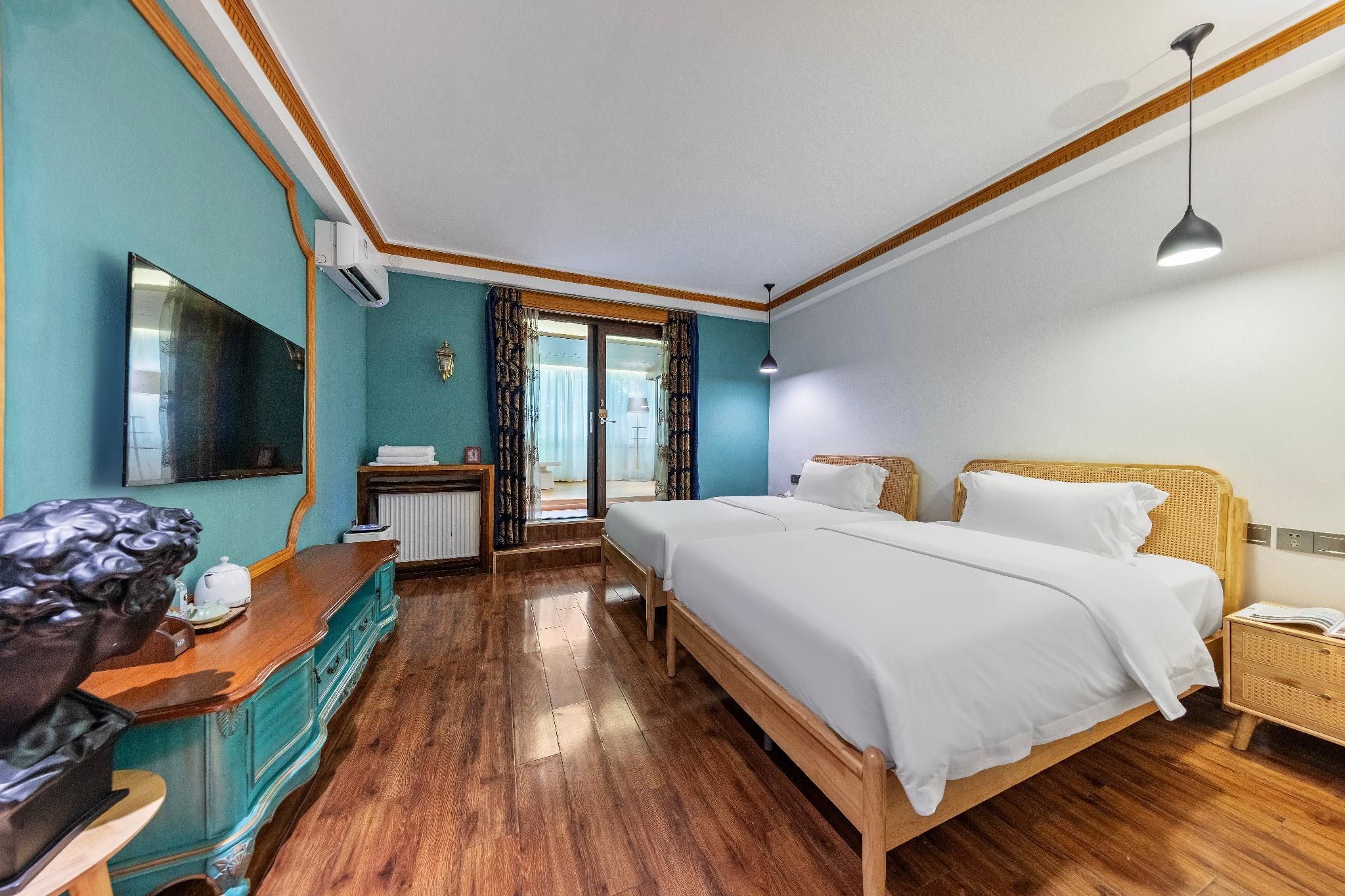 Twin Suite with Balcony - Non-Smoking