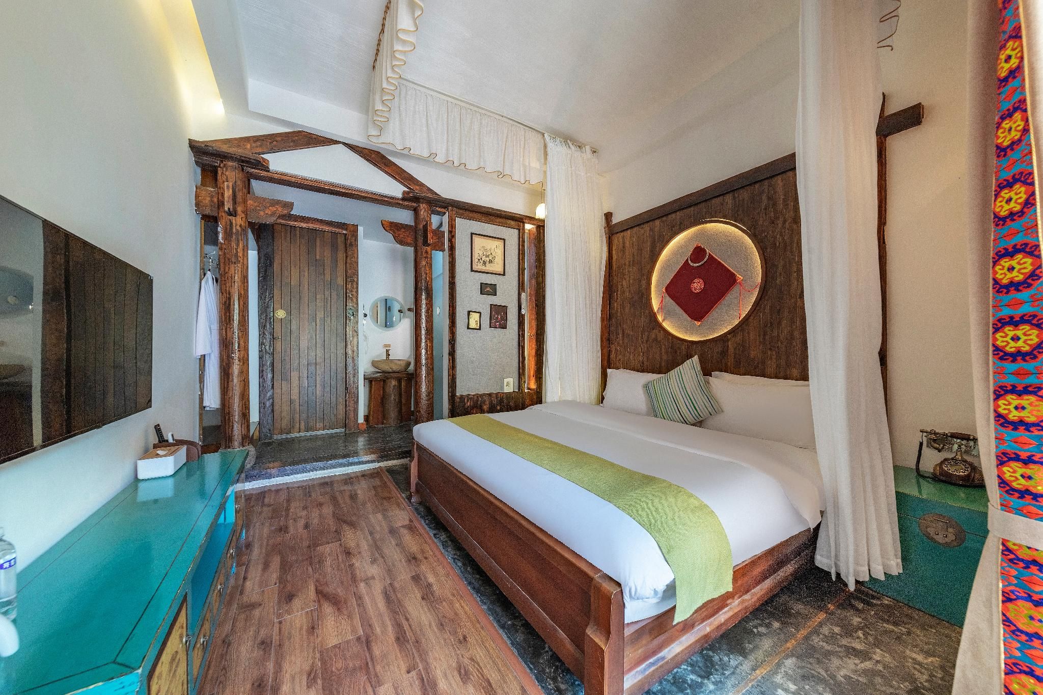 Mountain View King Room