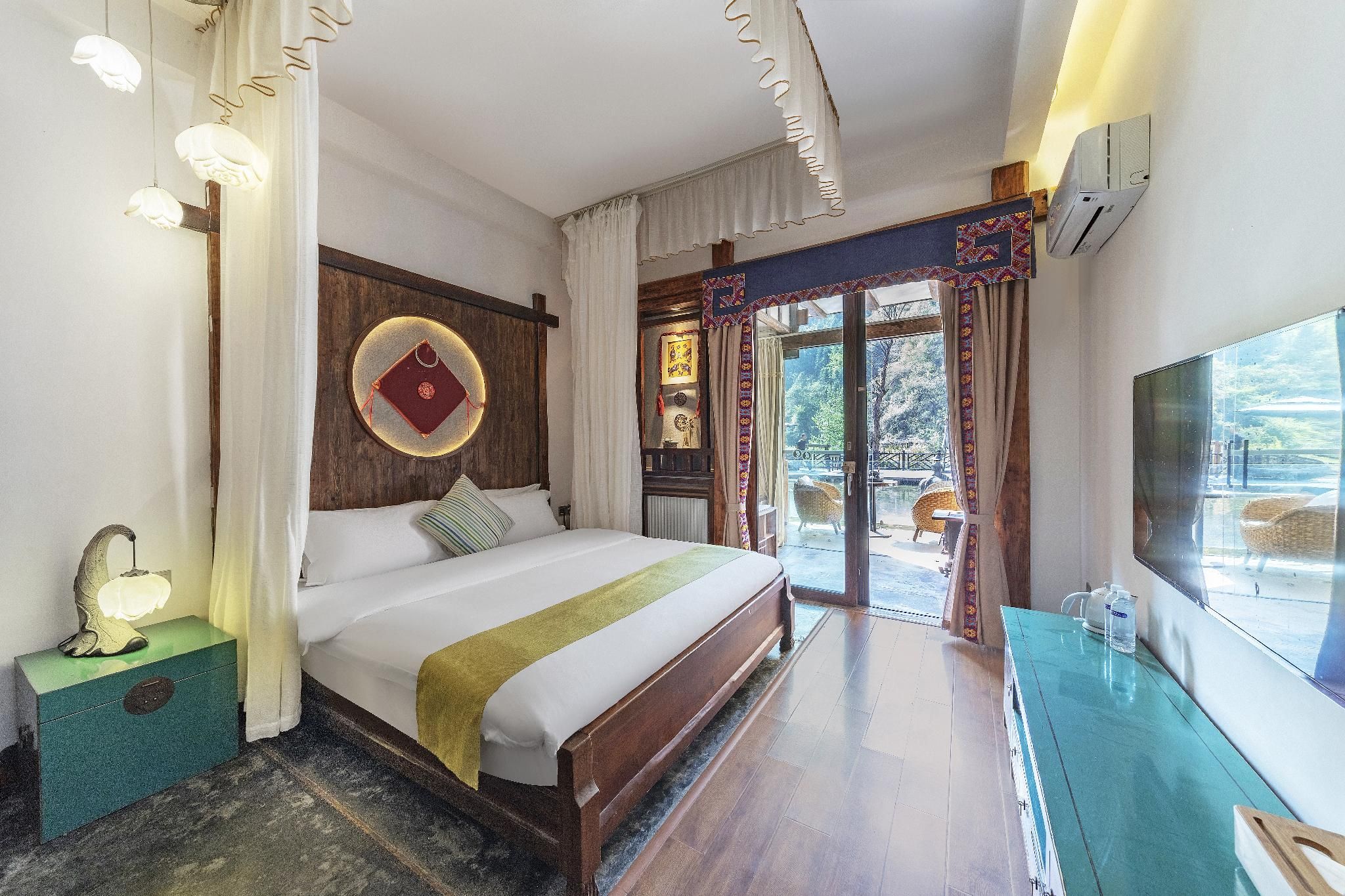 Mountain View King Room