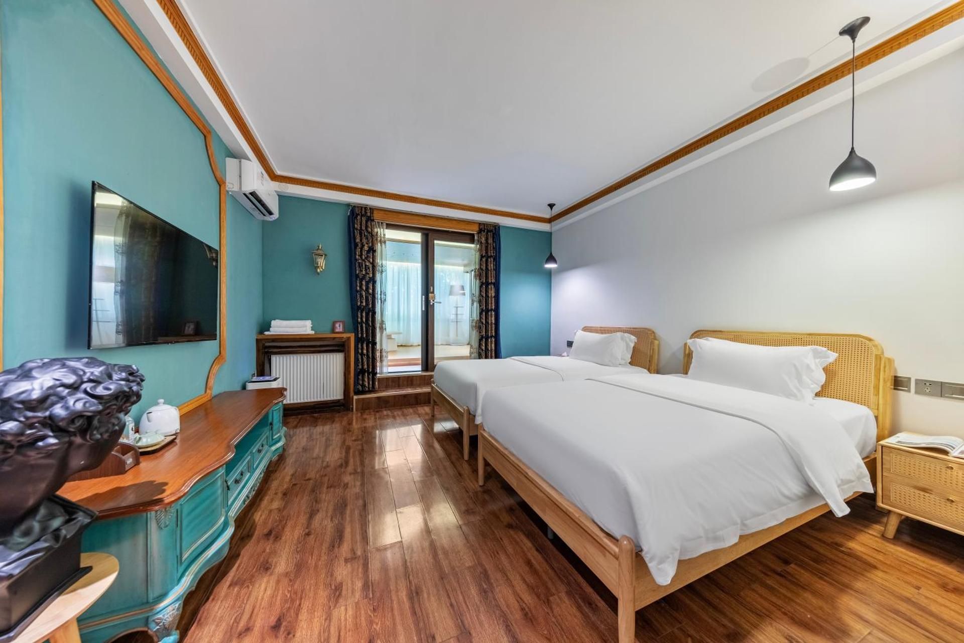 European Style Twin Room with Projection Room