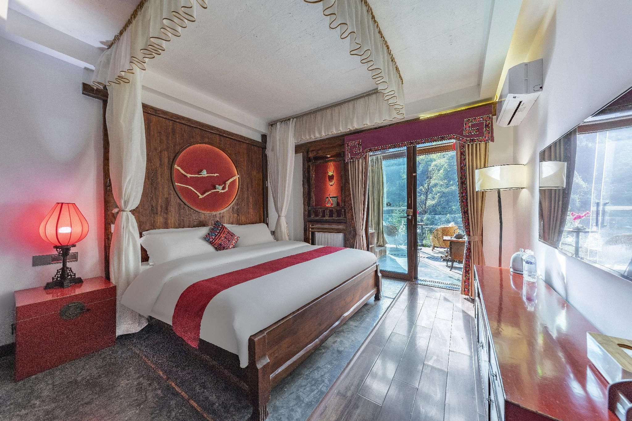 Deluxe Mountain View Room