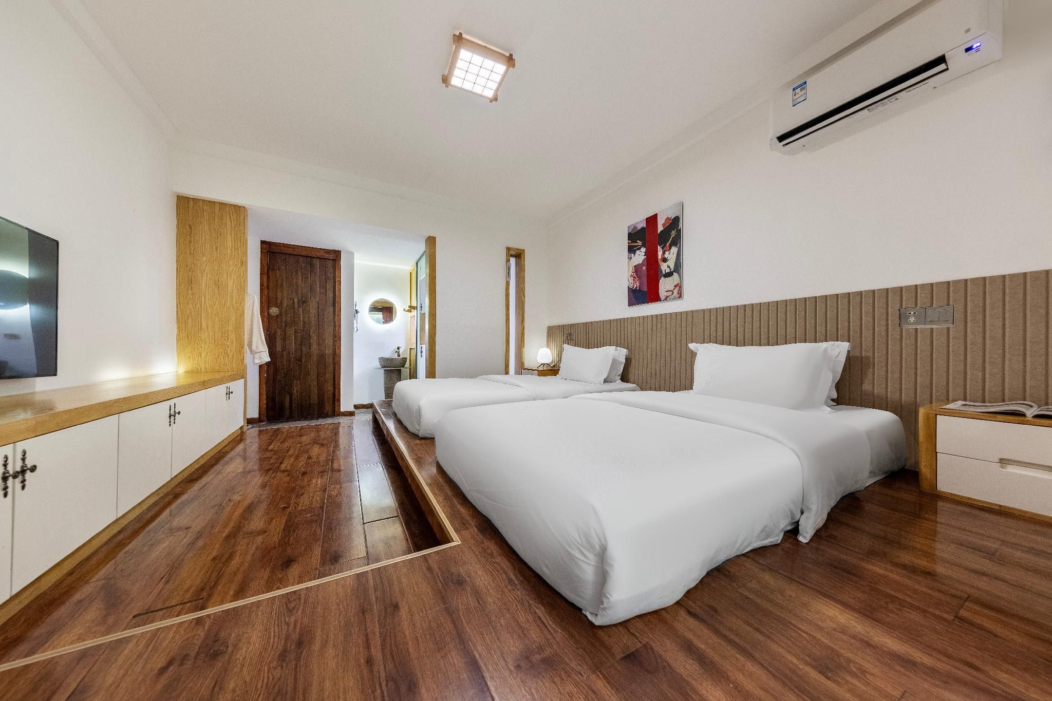 Japanese Style Twin Room with 2 Single Beds and Flooring