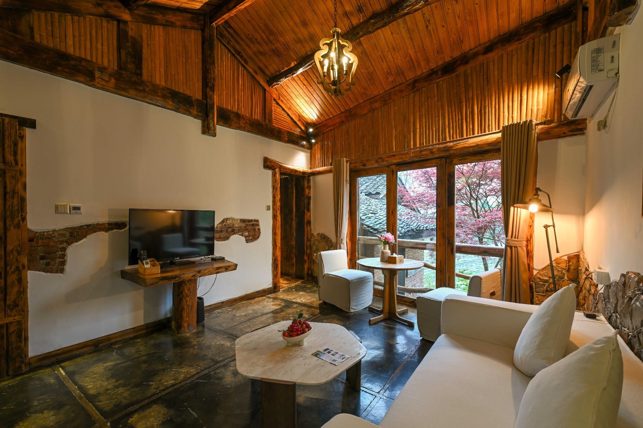 Villa with Garden View
