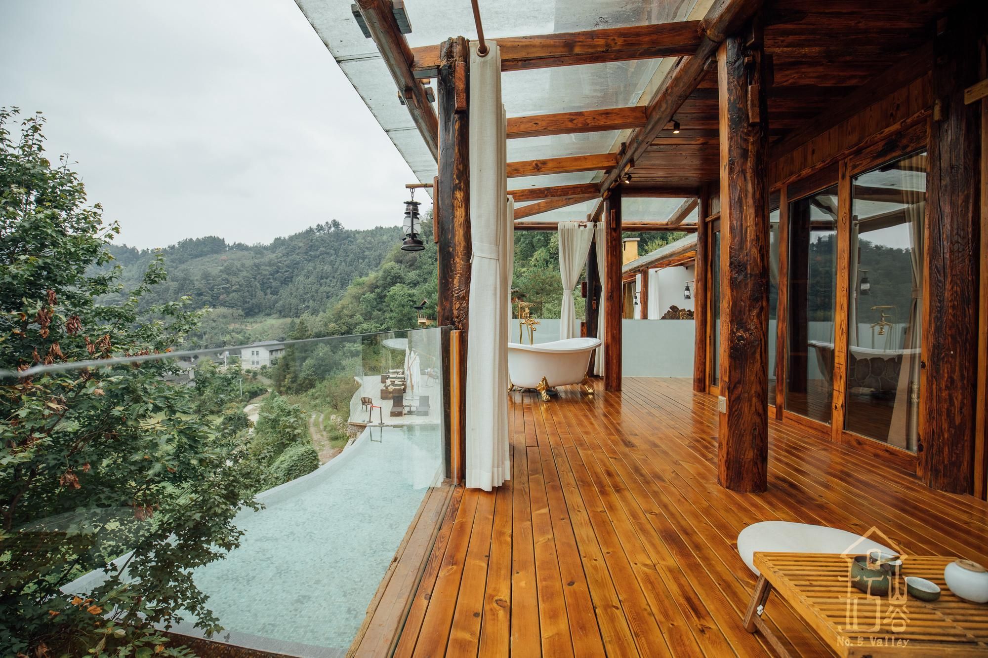Balcony Pool Superior