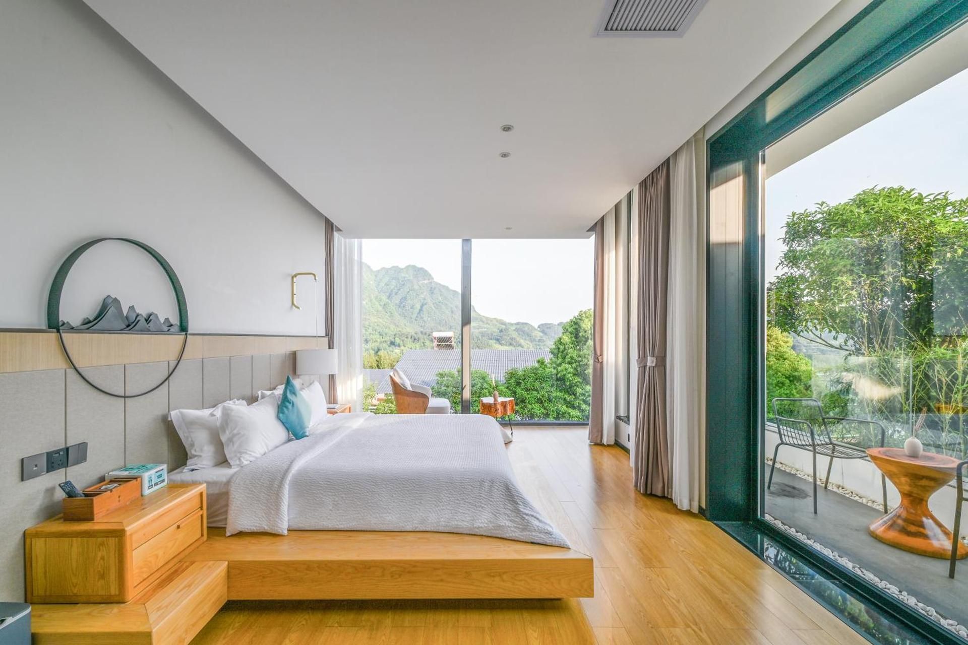 Huazhu - Room With Bed