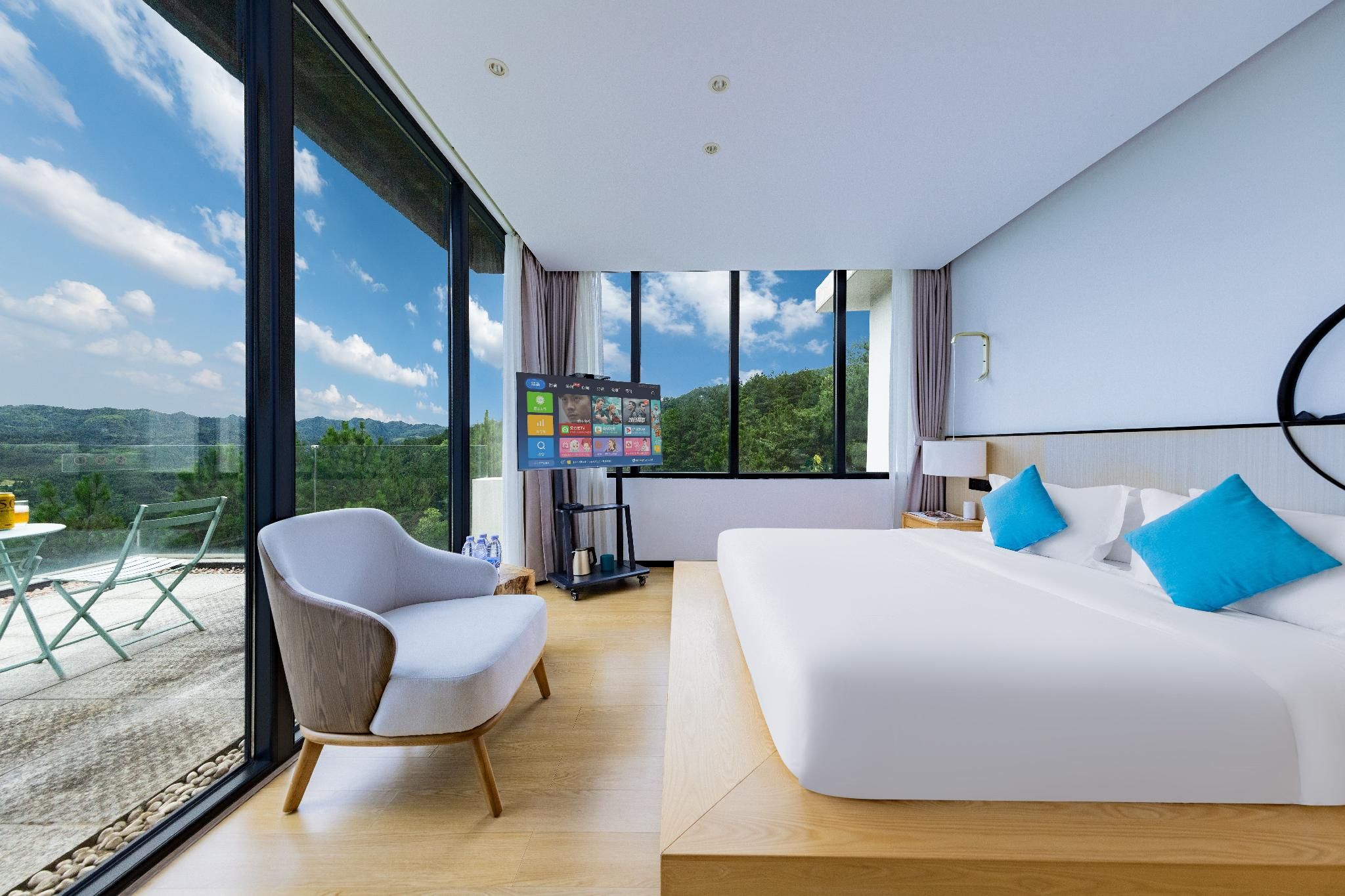 Mountain View Queen Room