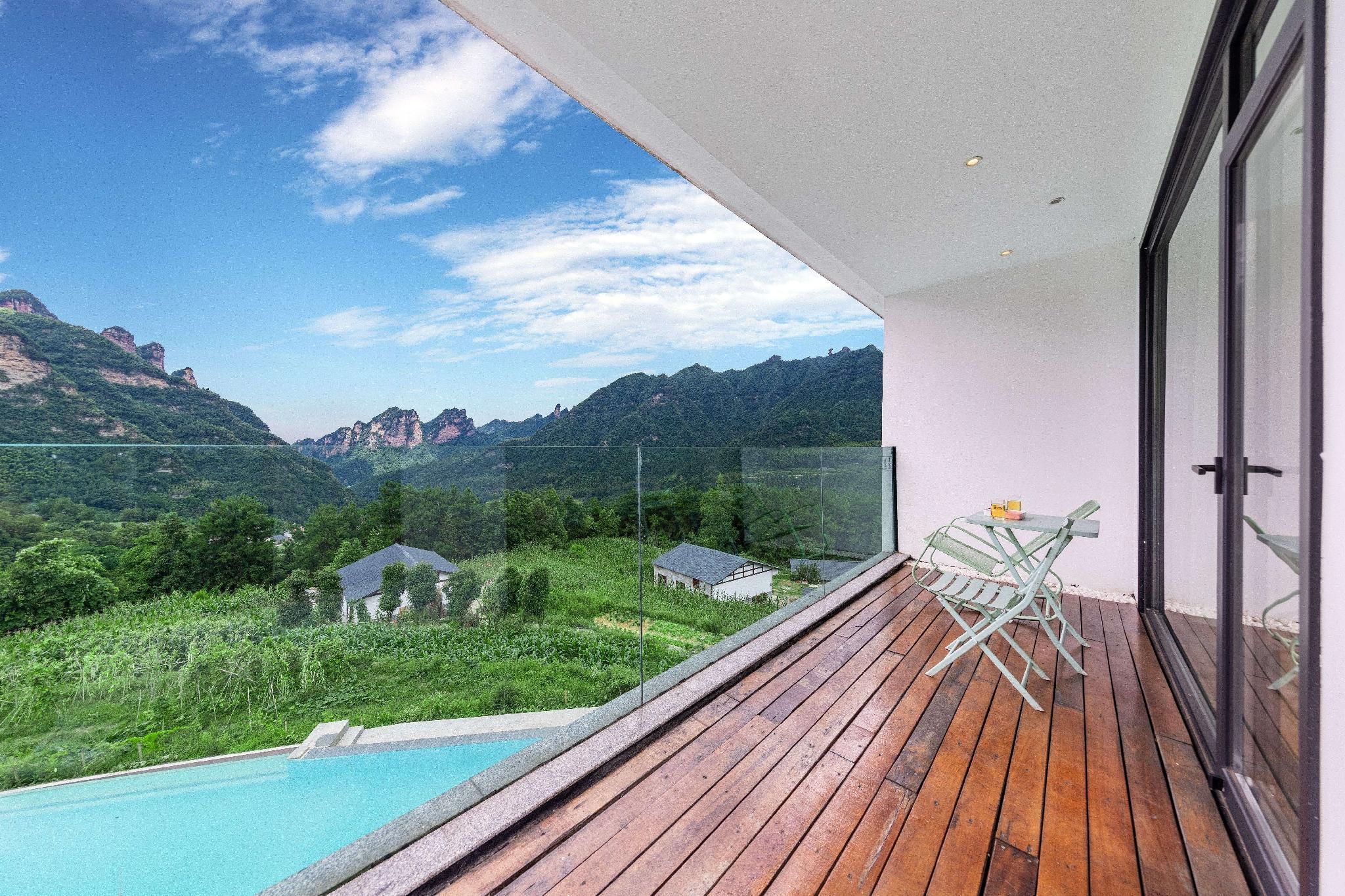 Deluxe Hill View Room