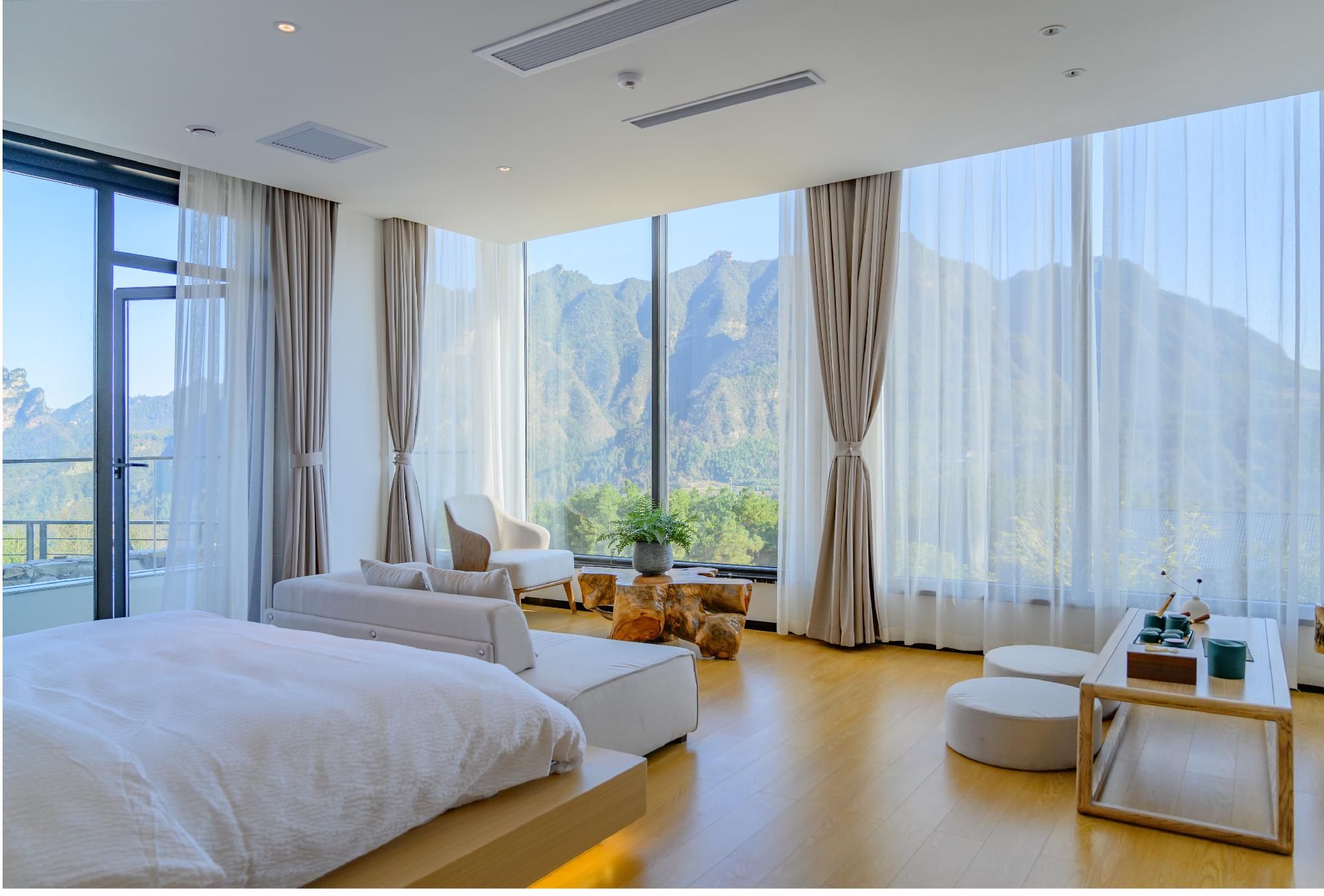 Deluxe Hill View Room