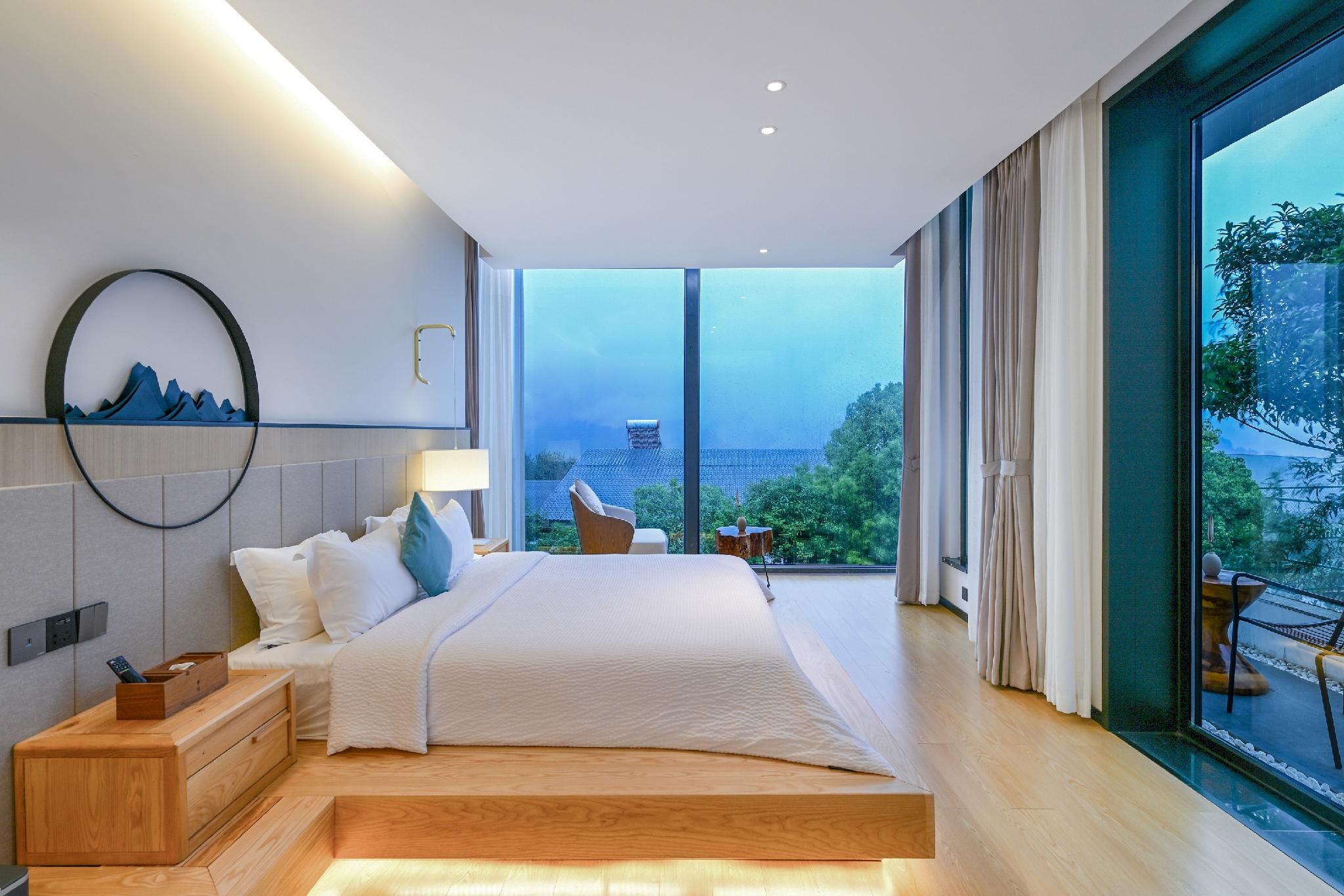Huazhu - Room With Bed
