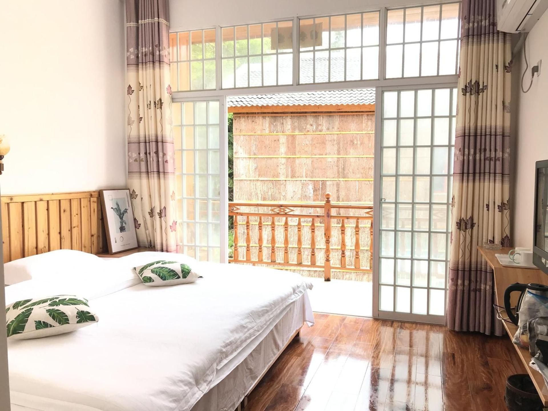 Six-person Suite with Balcony