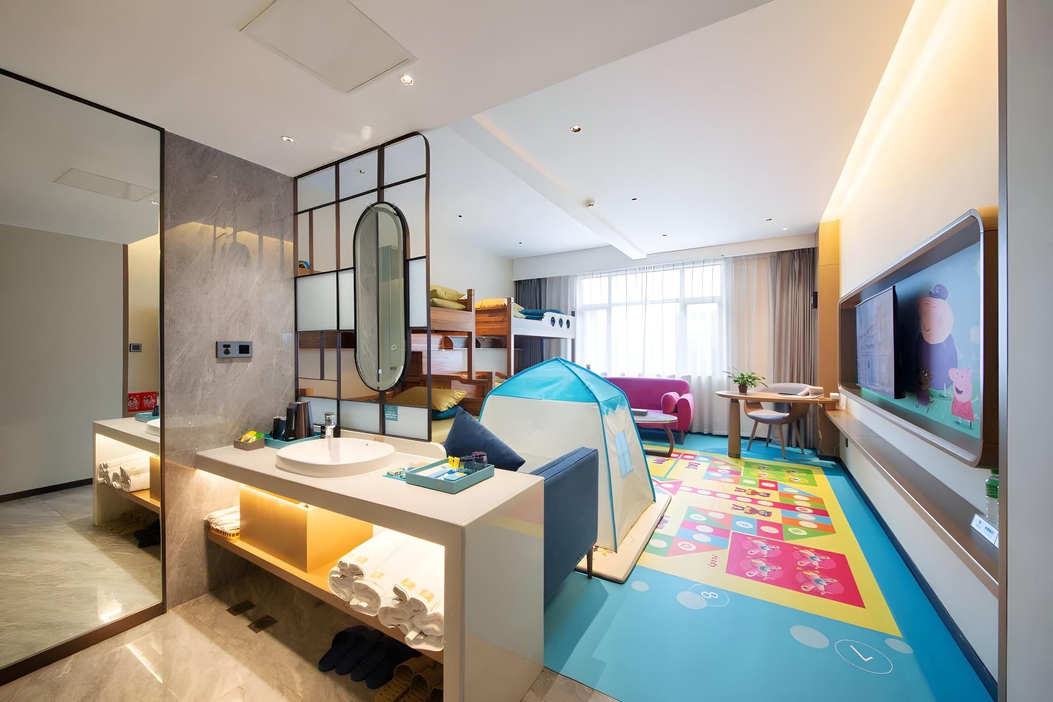 Firend He Hotel(Zhangjiajie High-speed Railway Station Store) Deluxe Family Room