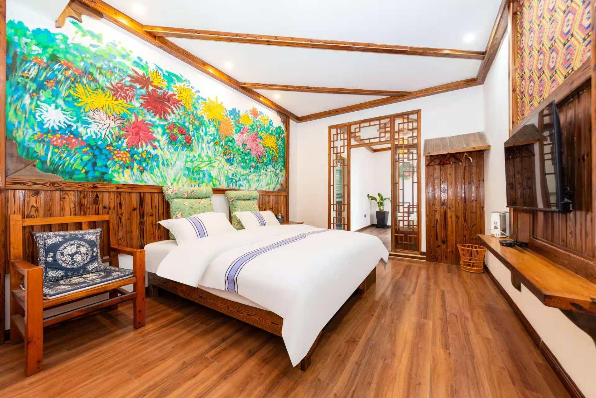 Deluxe Queen Suite