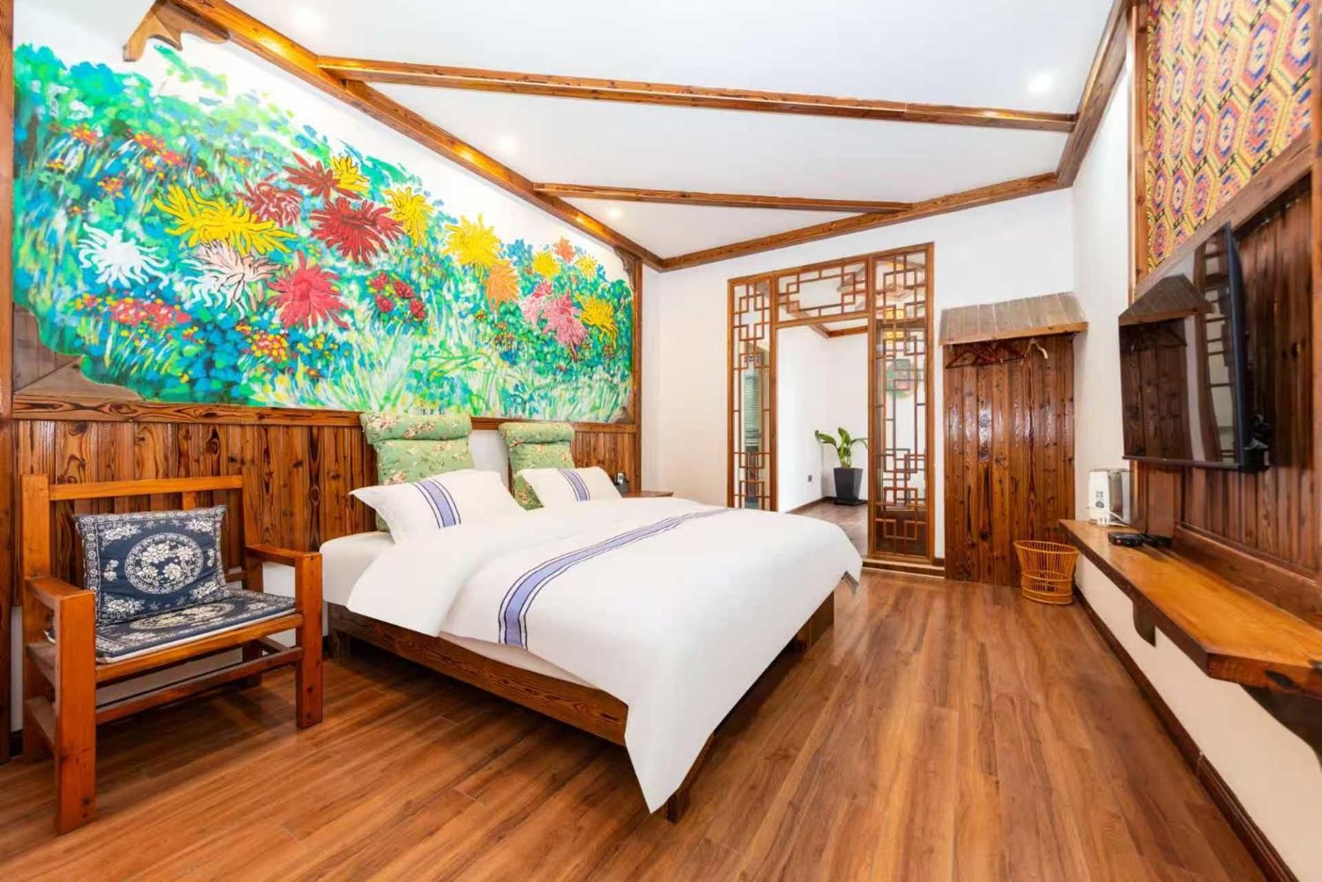 Hotel California Zhangjiajie Junior Suite with Balcony