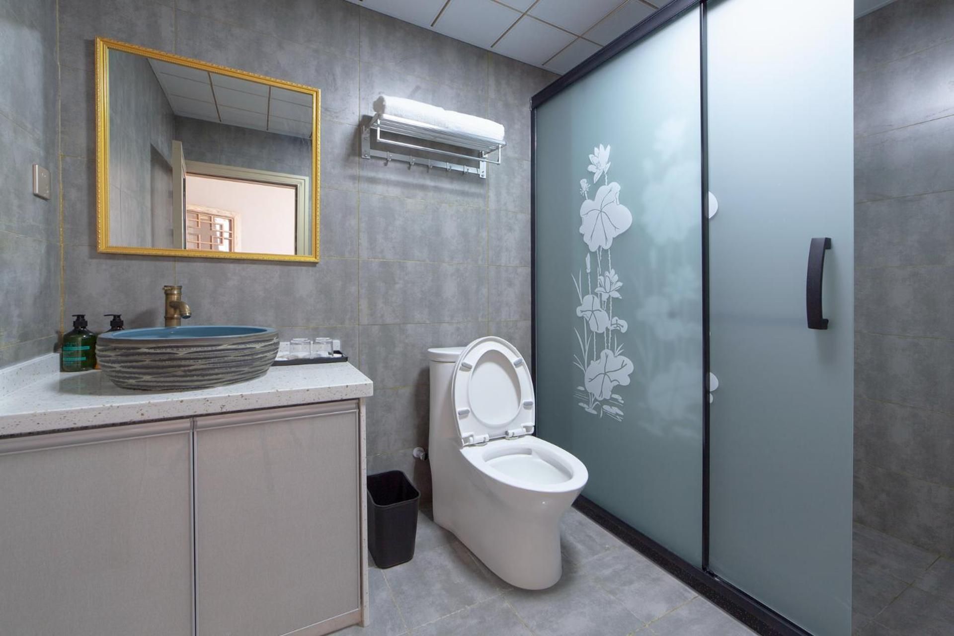 Hotel California Zhangjiajie Standard Double Suite 2