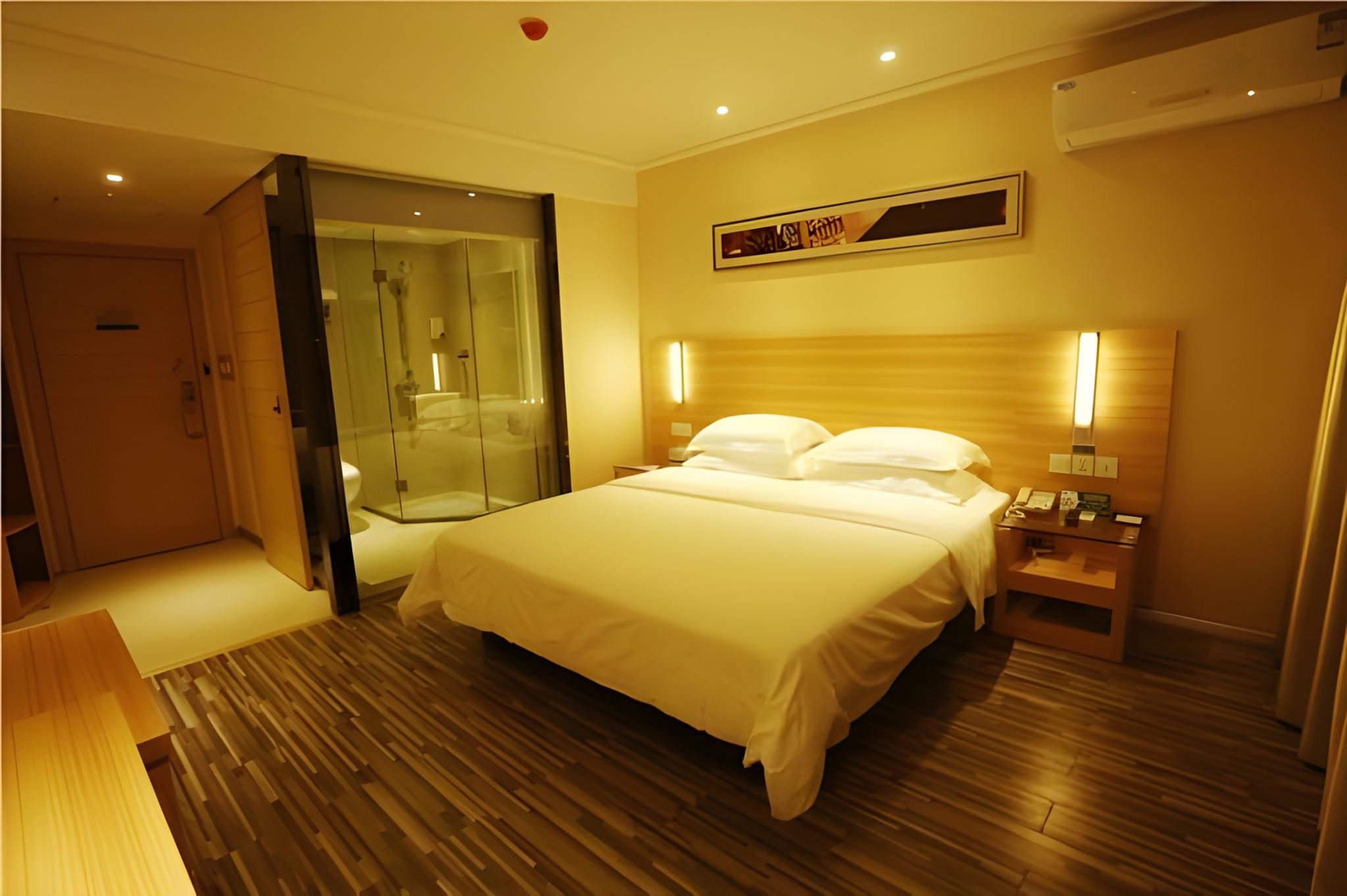 Business Queen Room