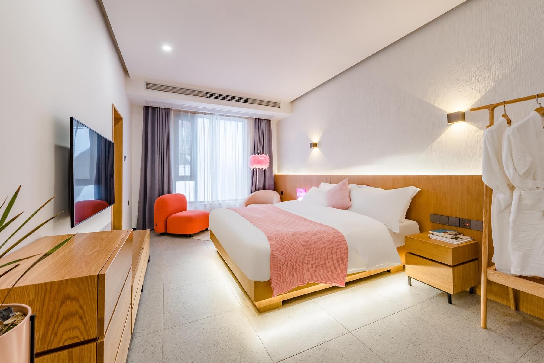 GTR - Guest Room with One 1.8M Bed