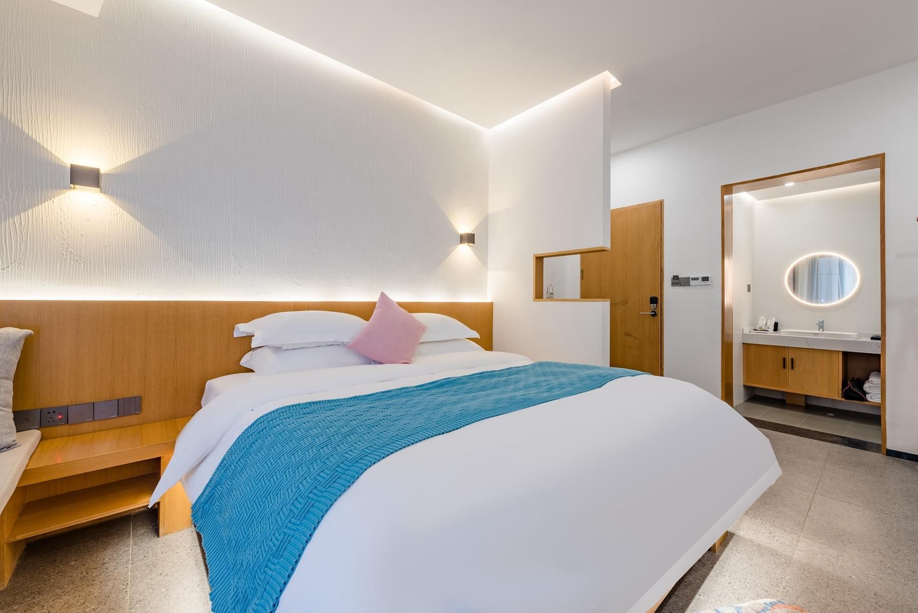 GTR Special offer - Guest Room with One 1.8M Bed