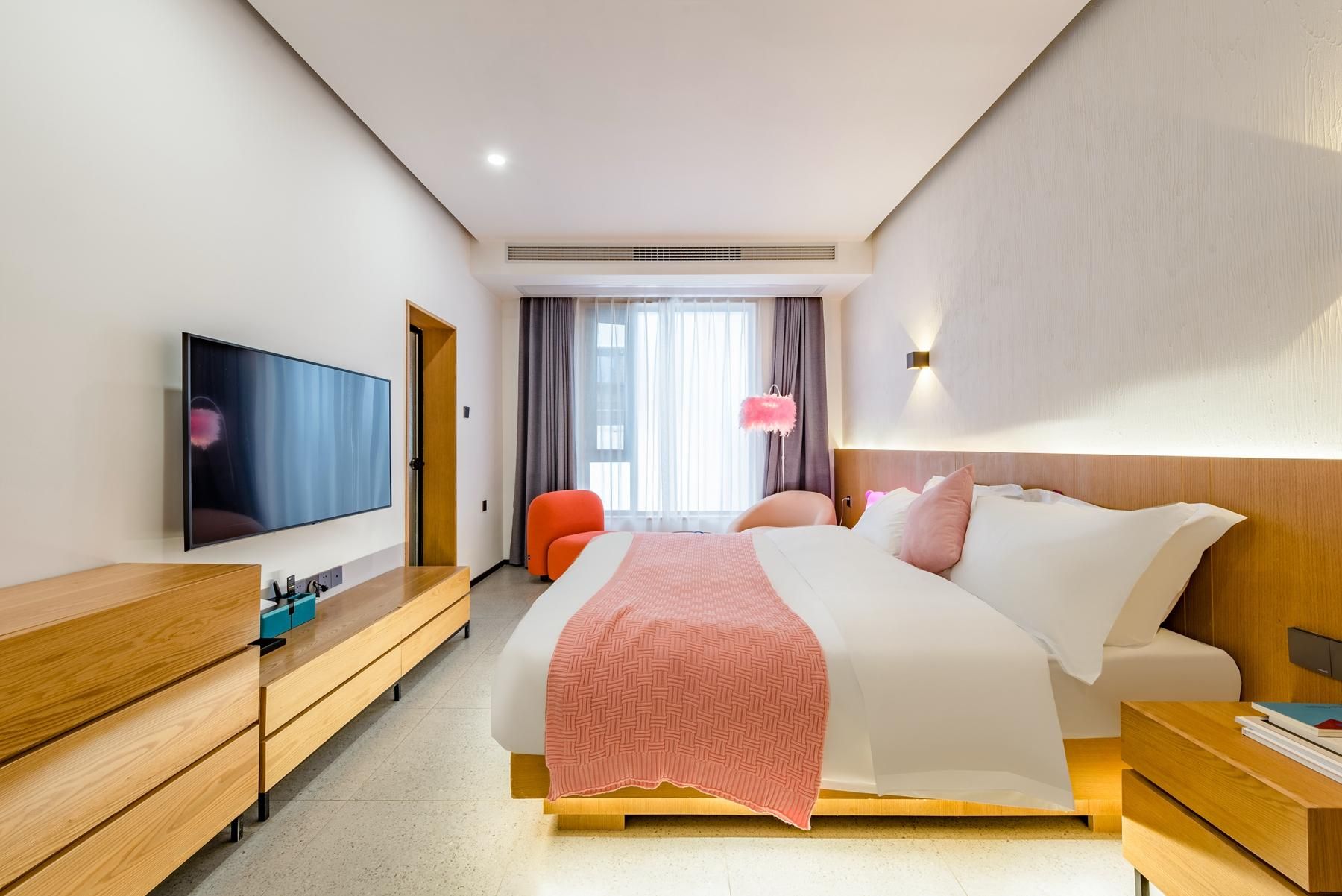 GTR - Guest Room with One 1.8M Bed