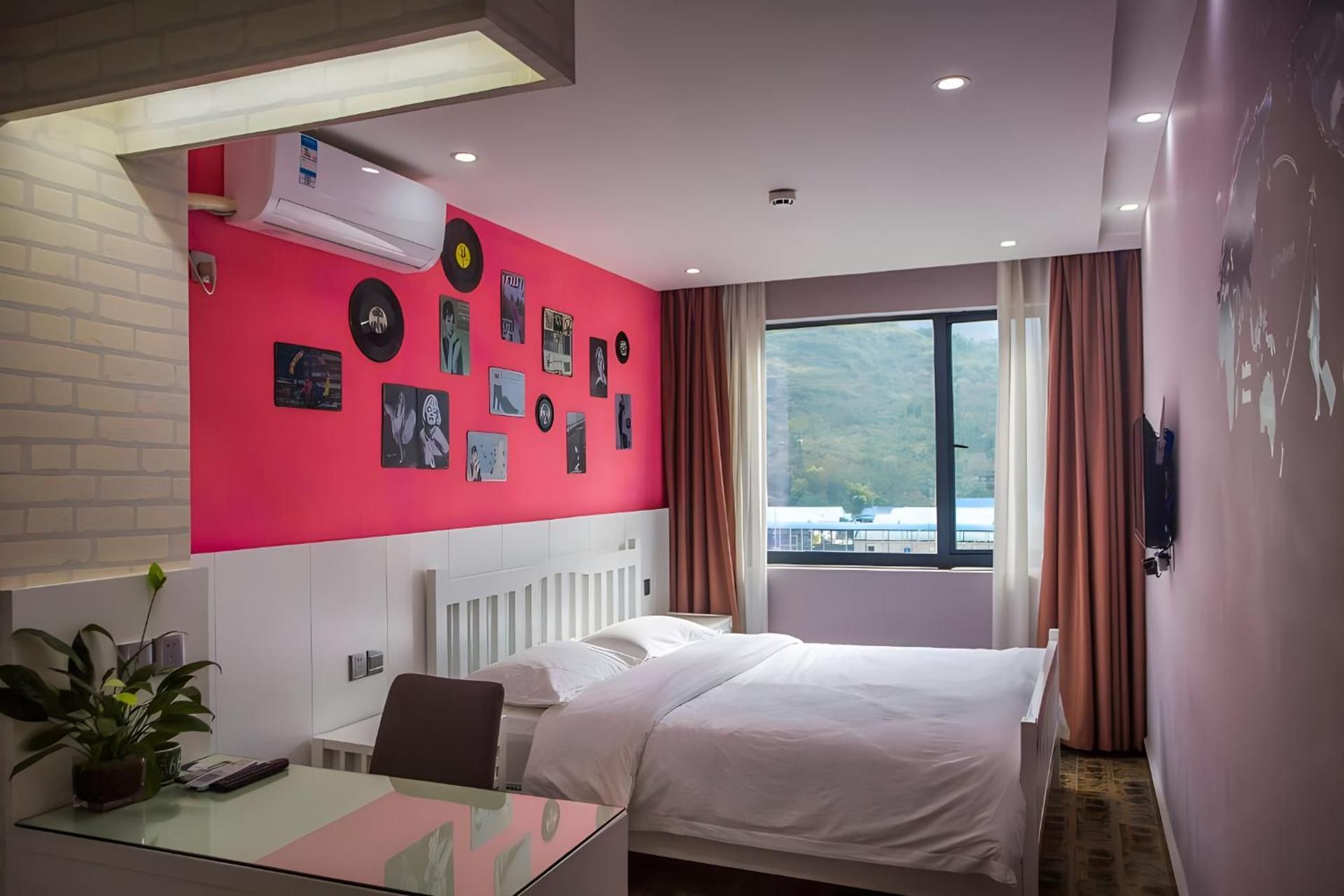 Deluxe Queen Room