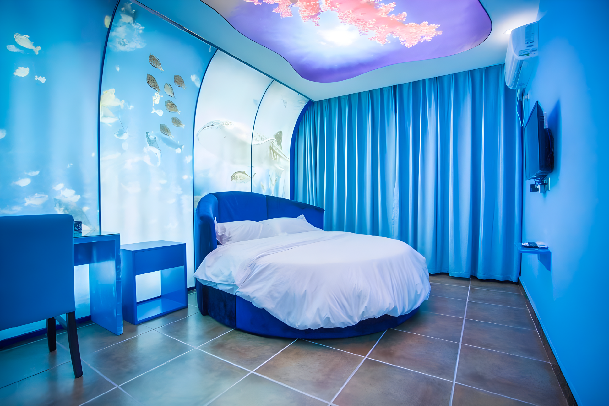Round Bed Room