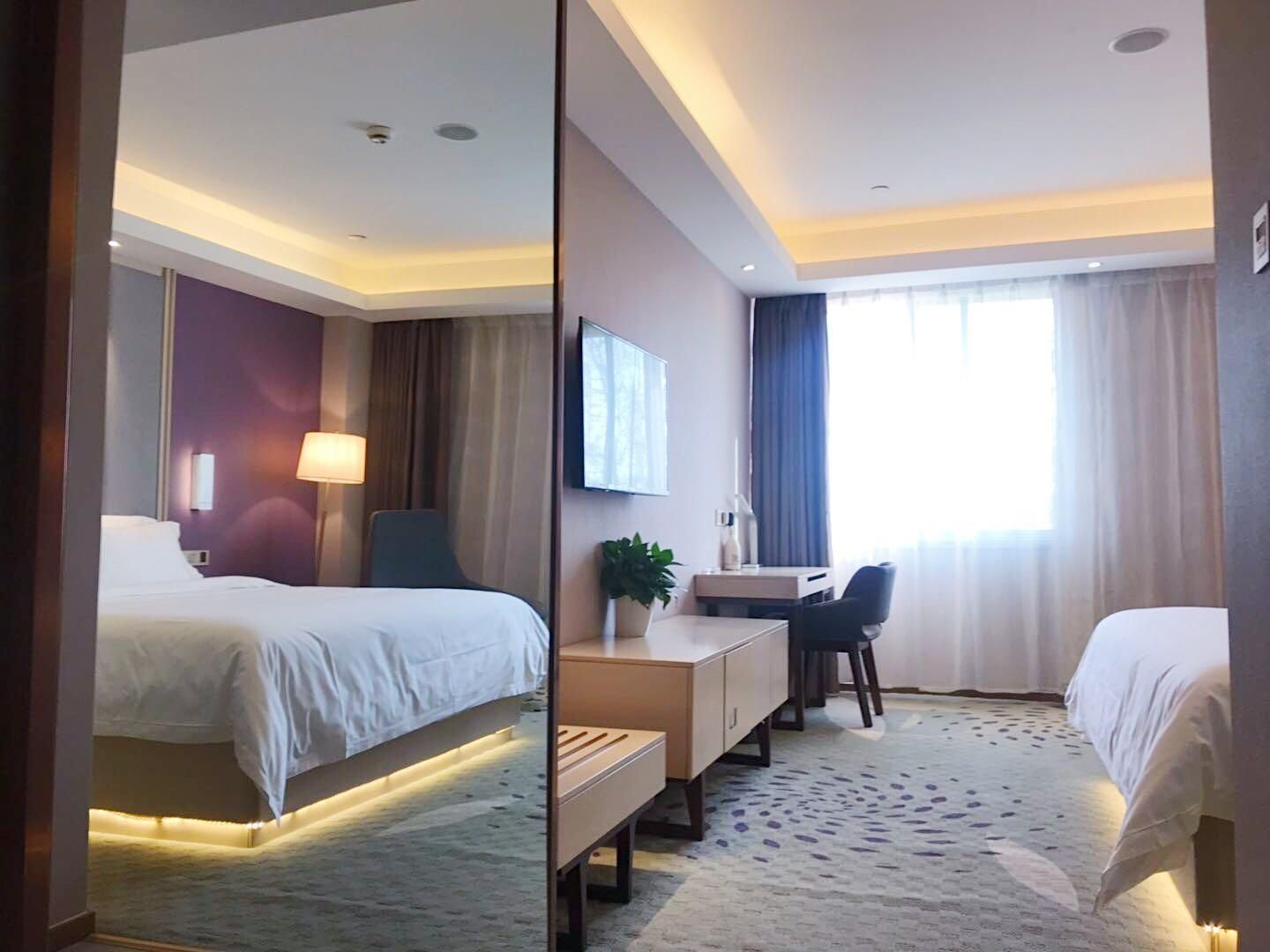 Queen Room with View