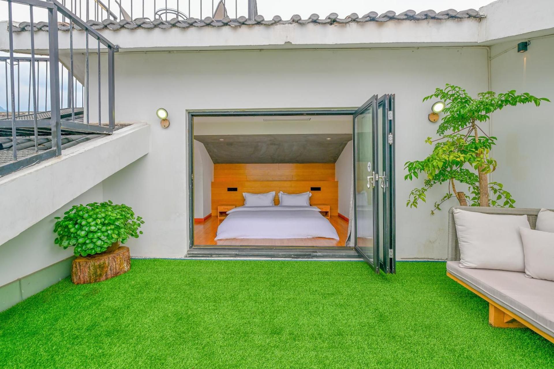 King Room with Mountain View