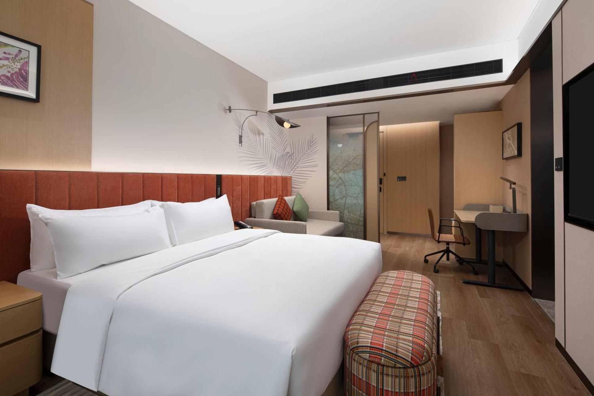 Superior King Room with Sofa Bed and Mountain View