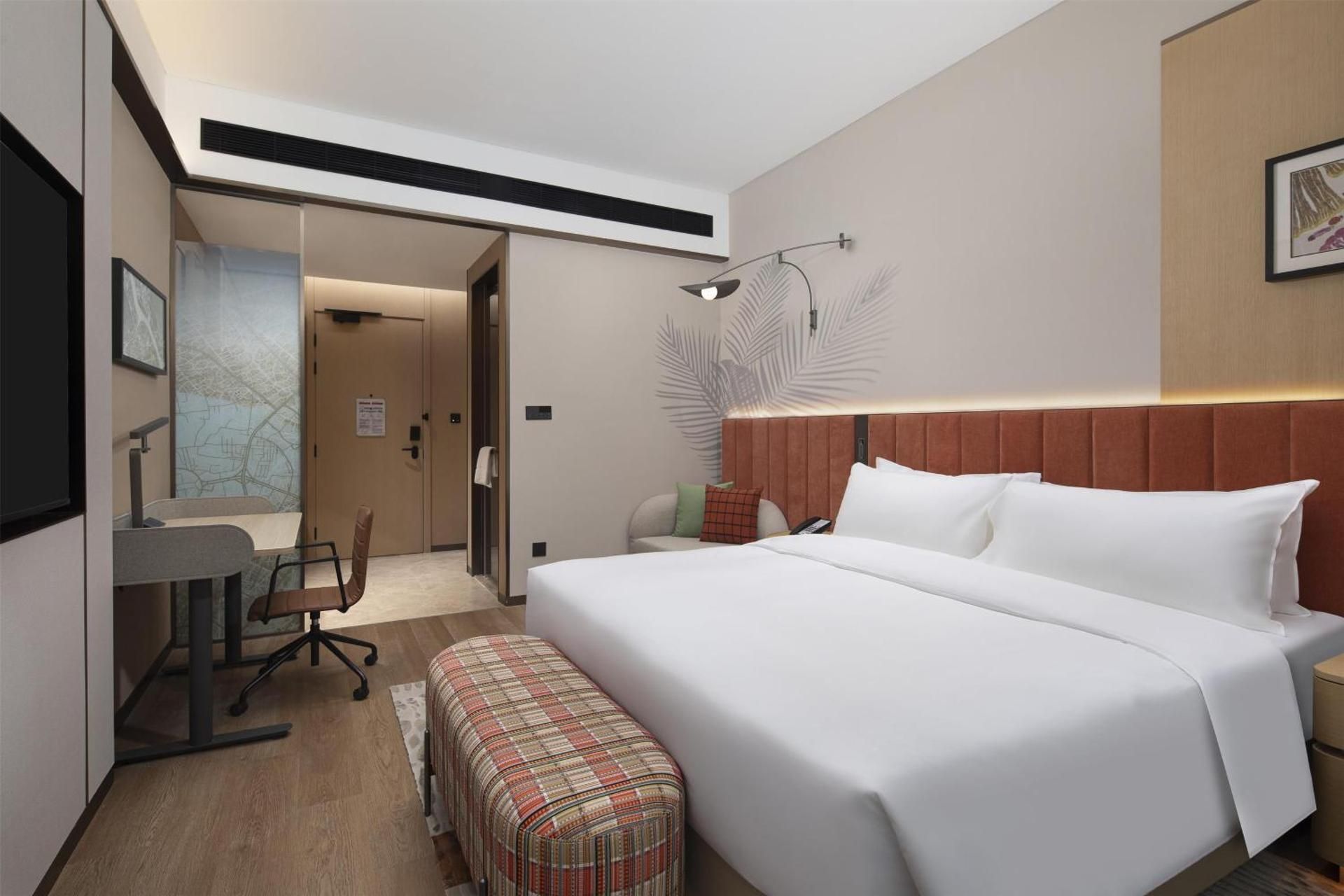 Hilton Garden Inn Zhangjiajie Tianmen Mountain King Room with Mountain View 2