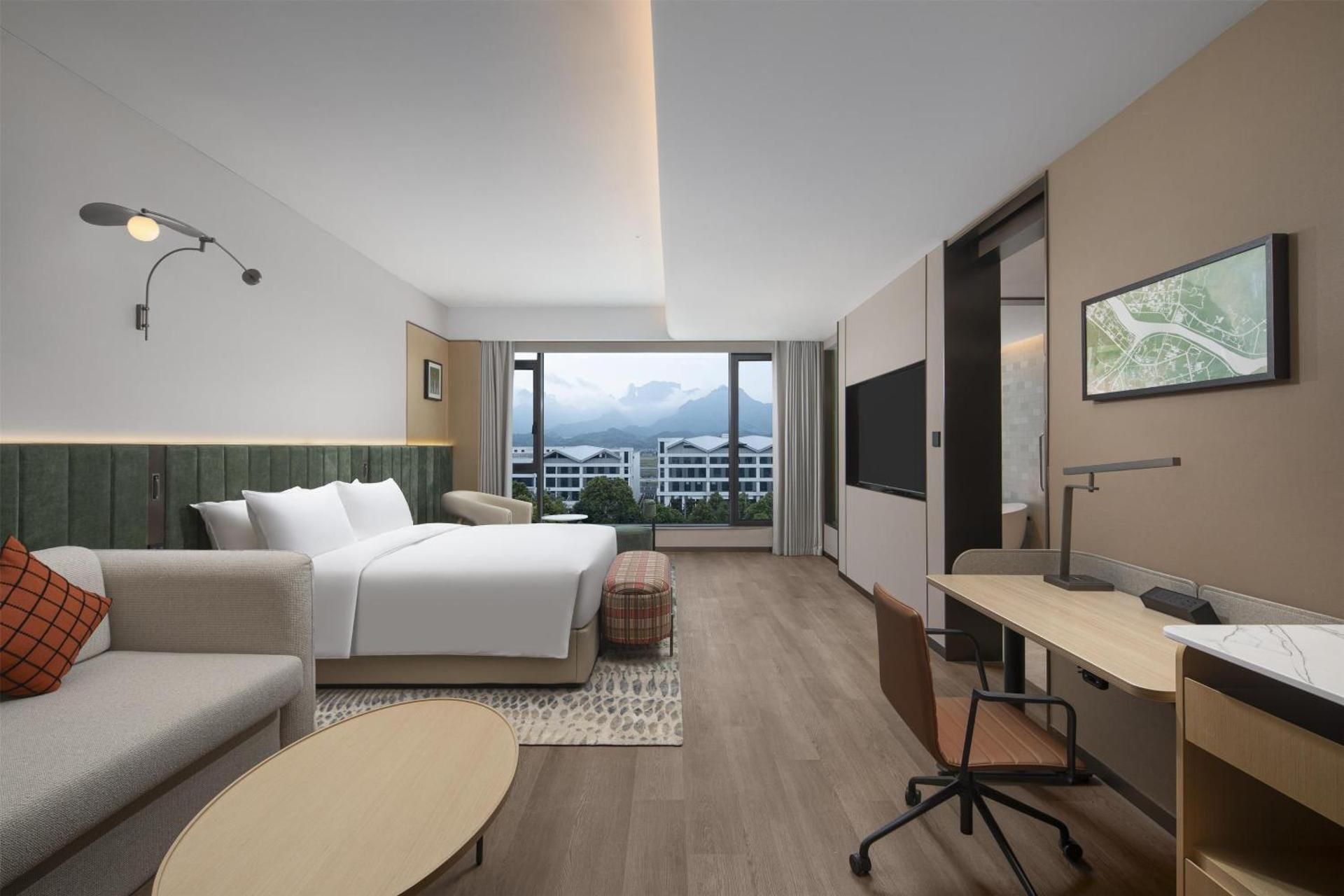 Deluxe King Room with Mountain View