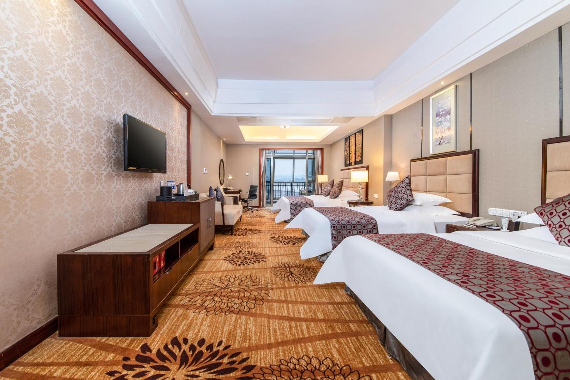 Country Garden Phoenix Hotel Zhangjiajie Deluxe Triple Room 2