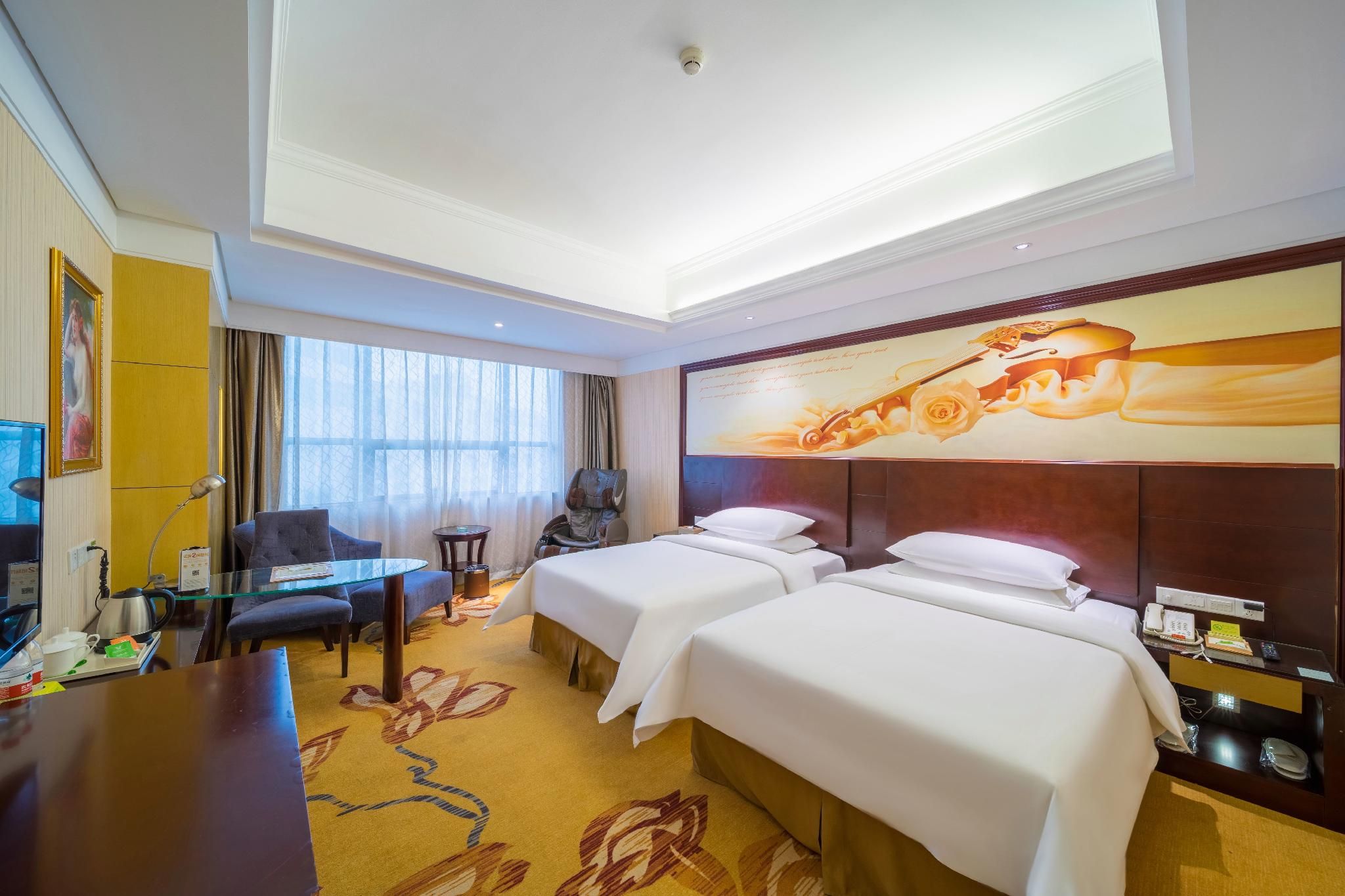 Vienna - Functional Chess Room With Twin Bed