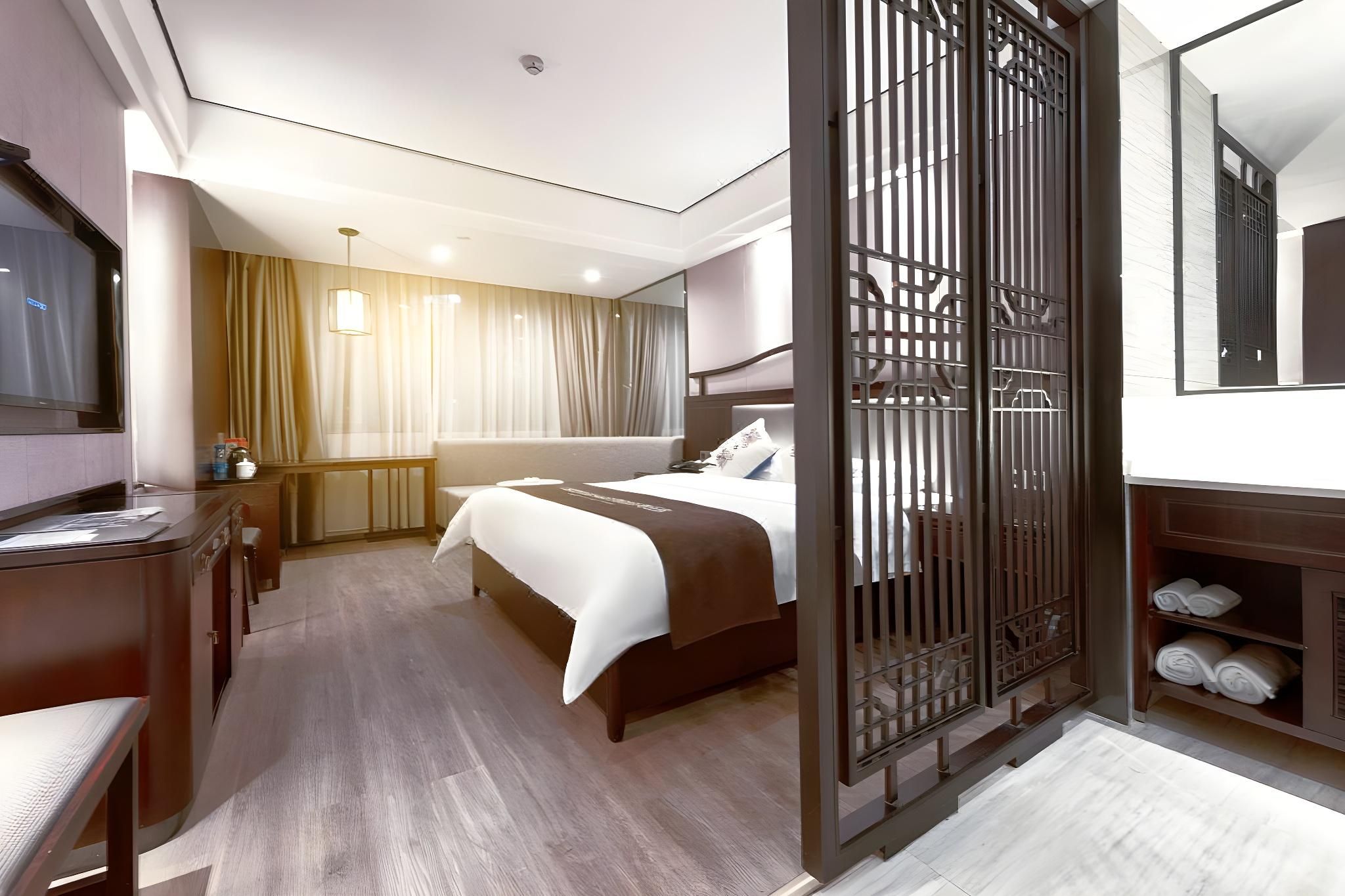 Zero Pressure Queen Room