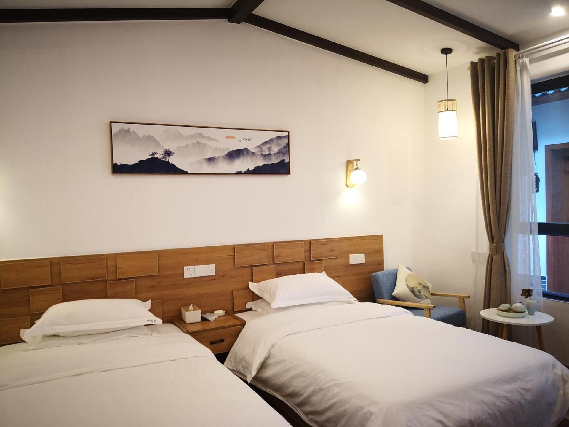Twin Bed Room