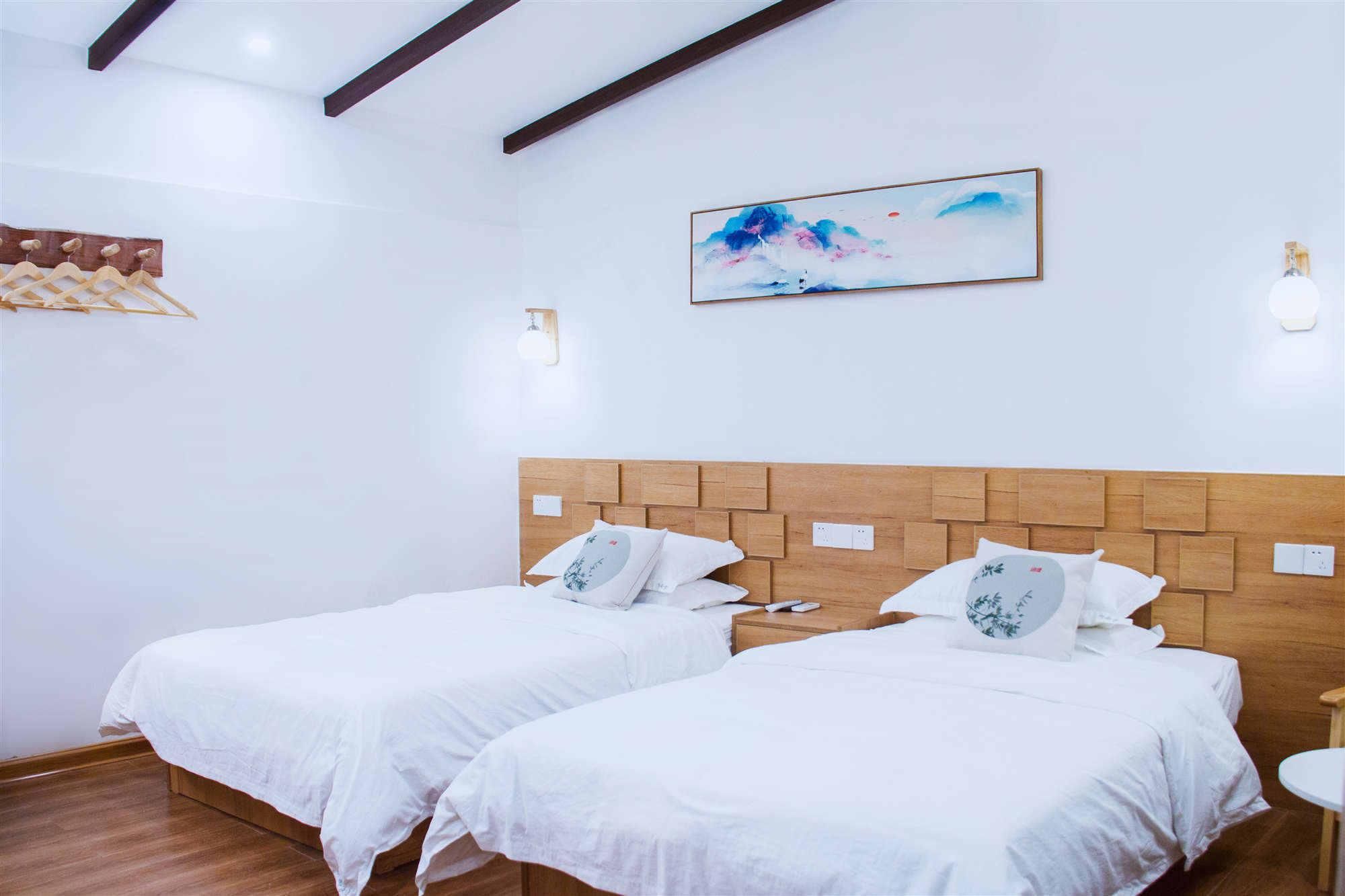 Twin Bed Room