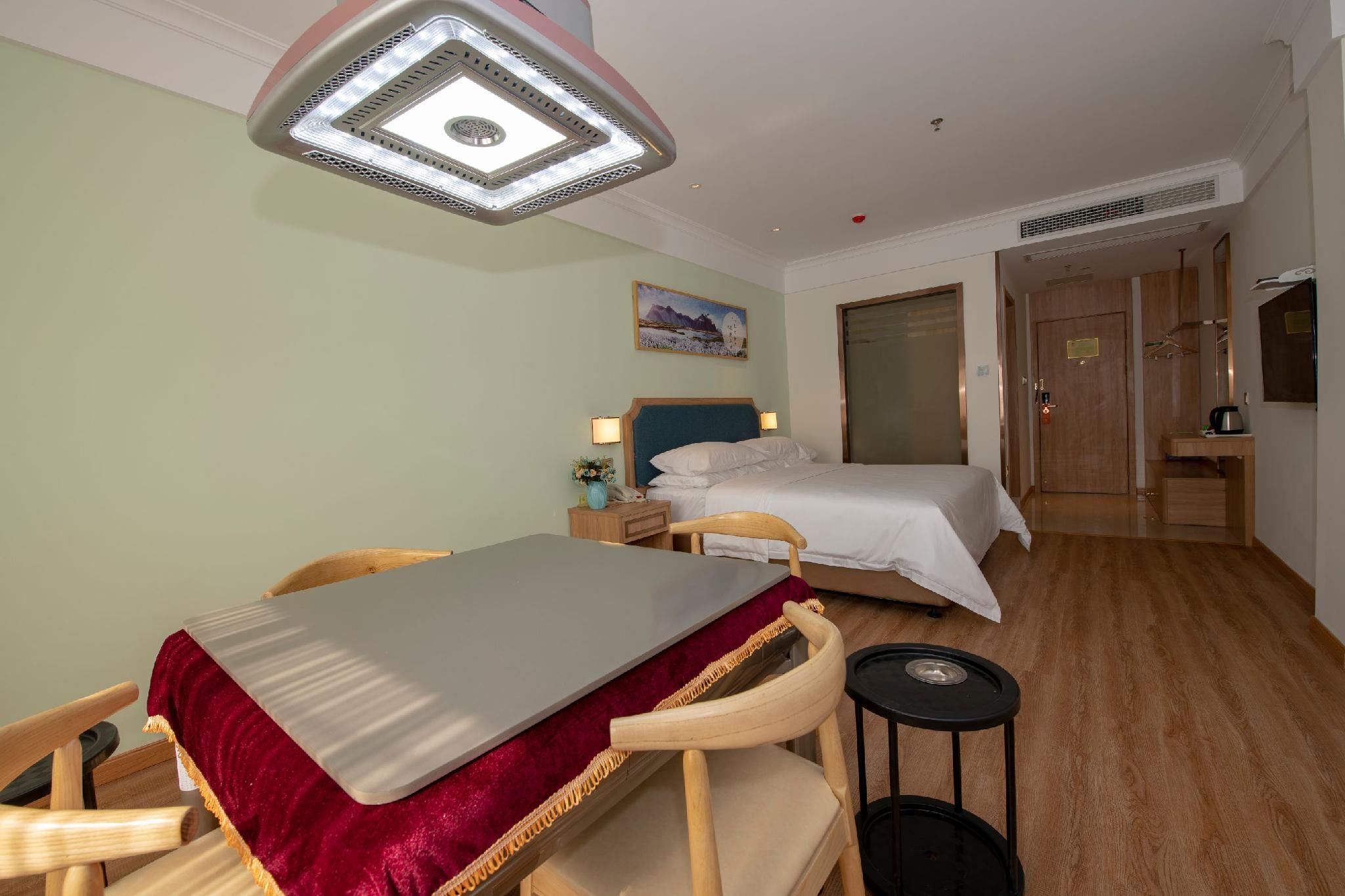 Vienna - Functional Chess Suite Room