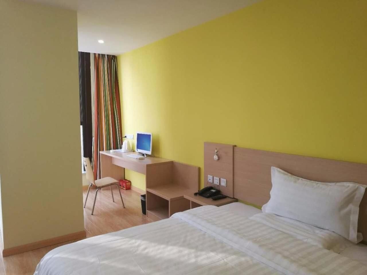 Business Queen Room