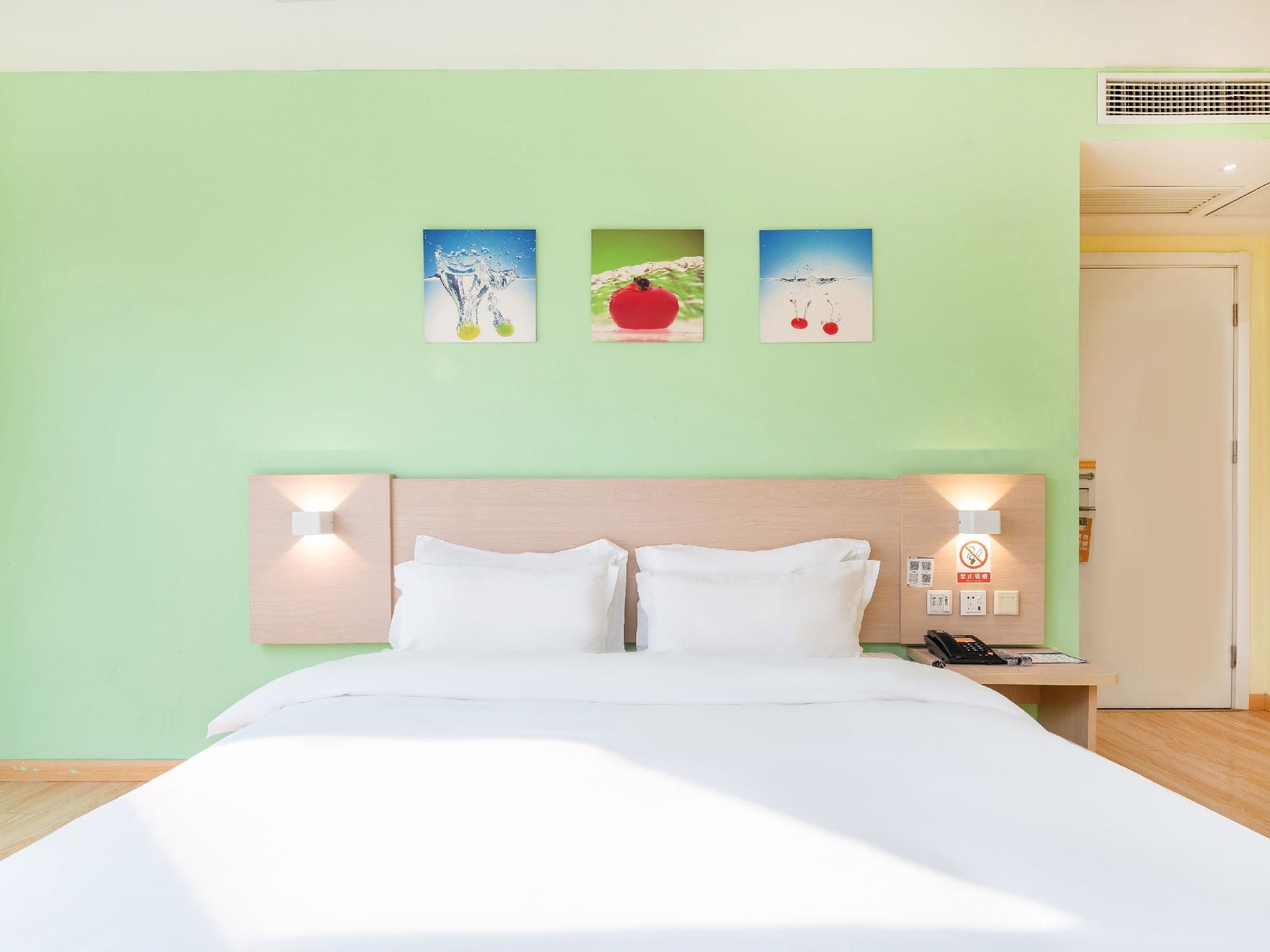 Economy Room