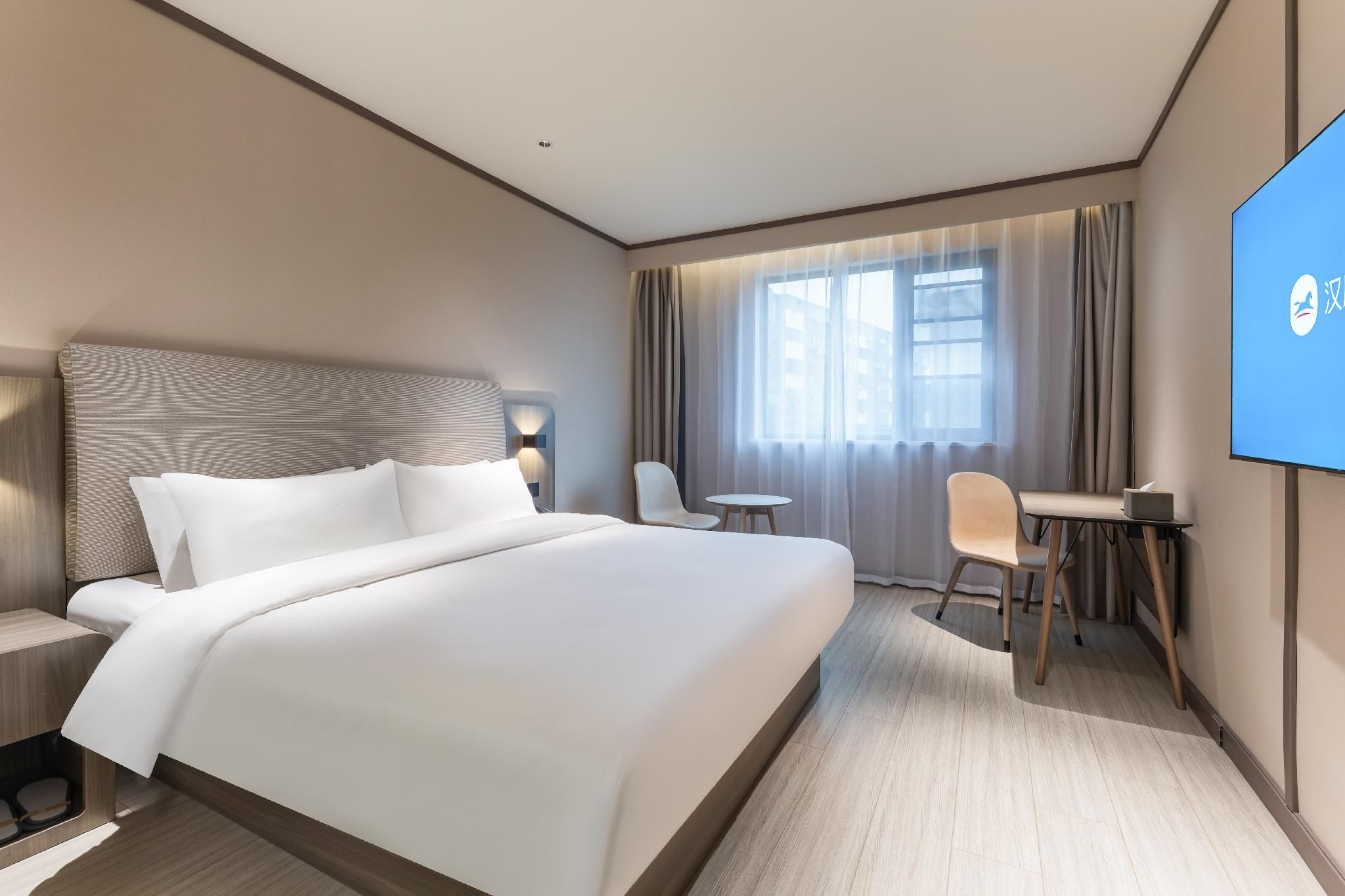Business Queen Bed Room