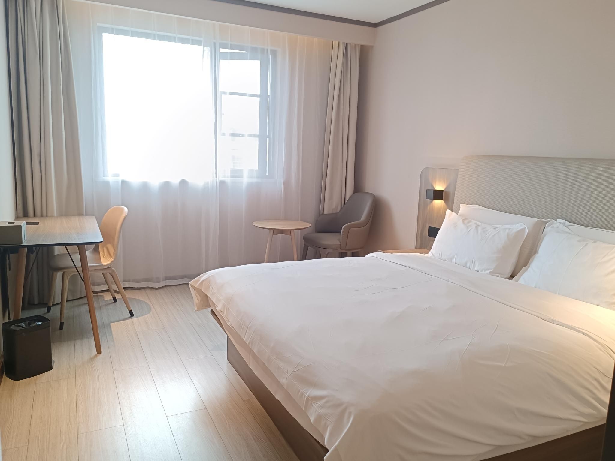 Business Queen Bed Room