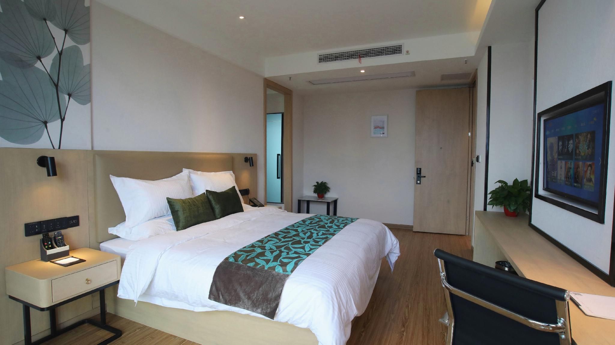 Green Tree Inn Express Danyang Wuyue Square Railway Station Hotel Queen Room