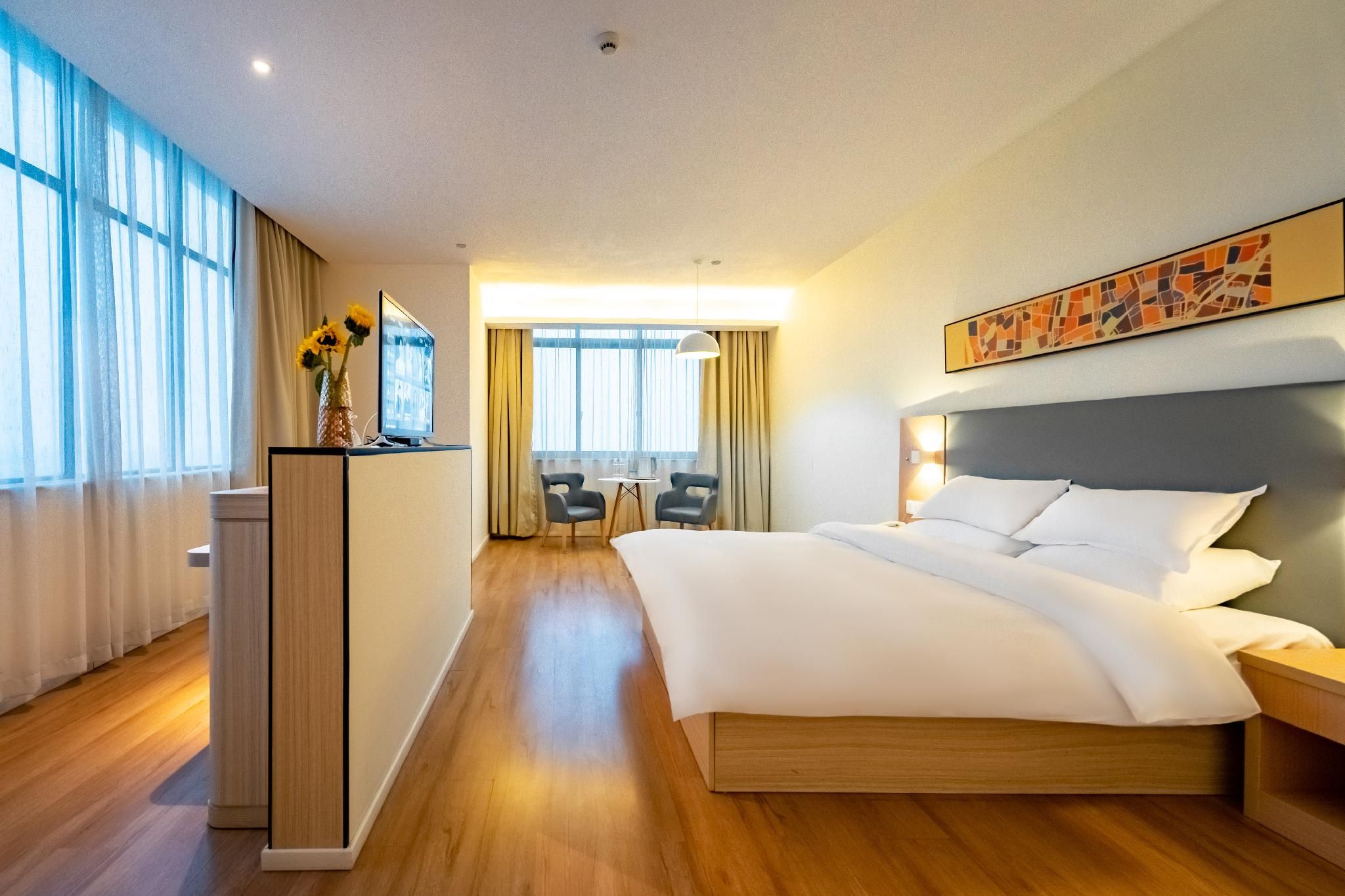 Zero Pressure Queen Room