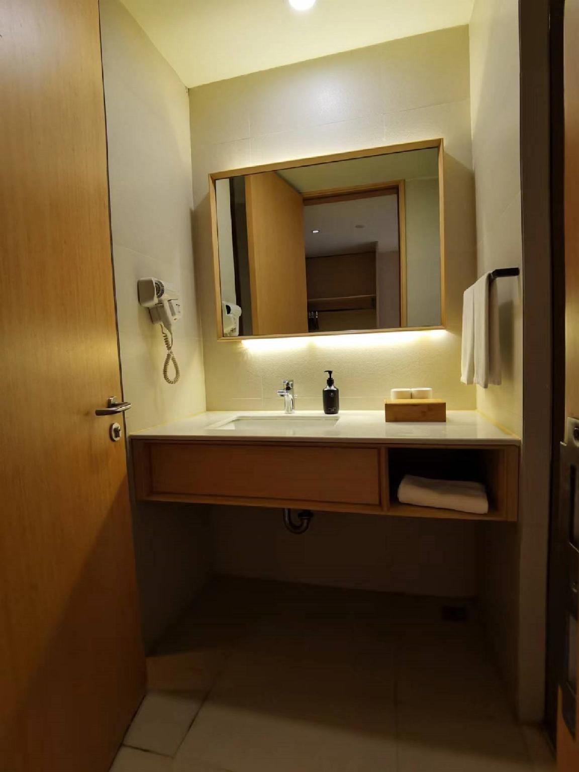 Twin Business Room