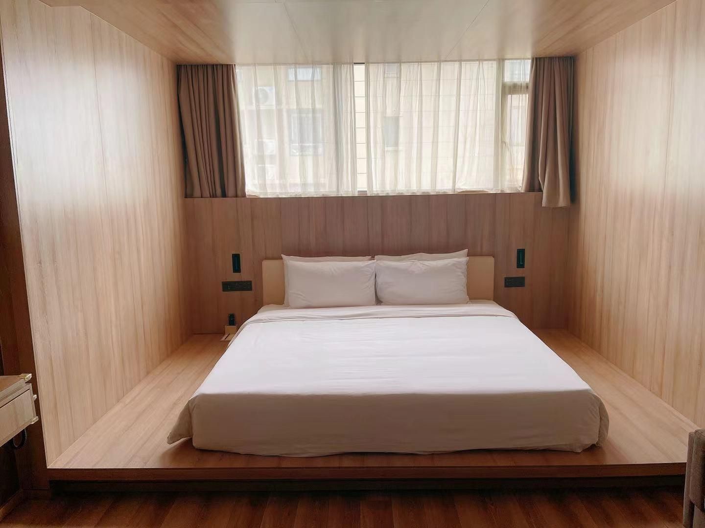 Superior Japanese Style Queen Room